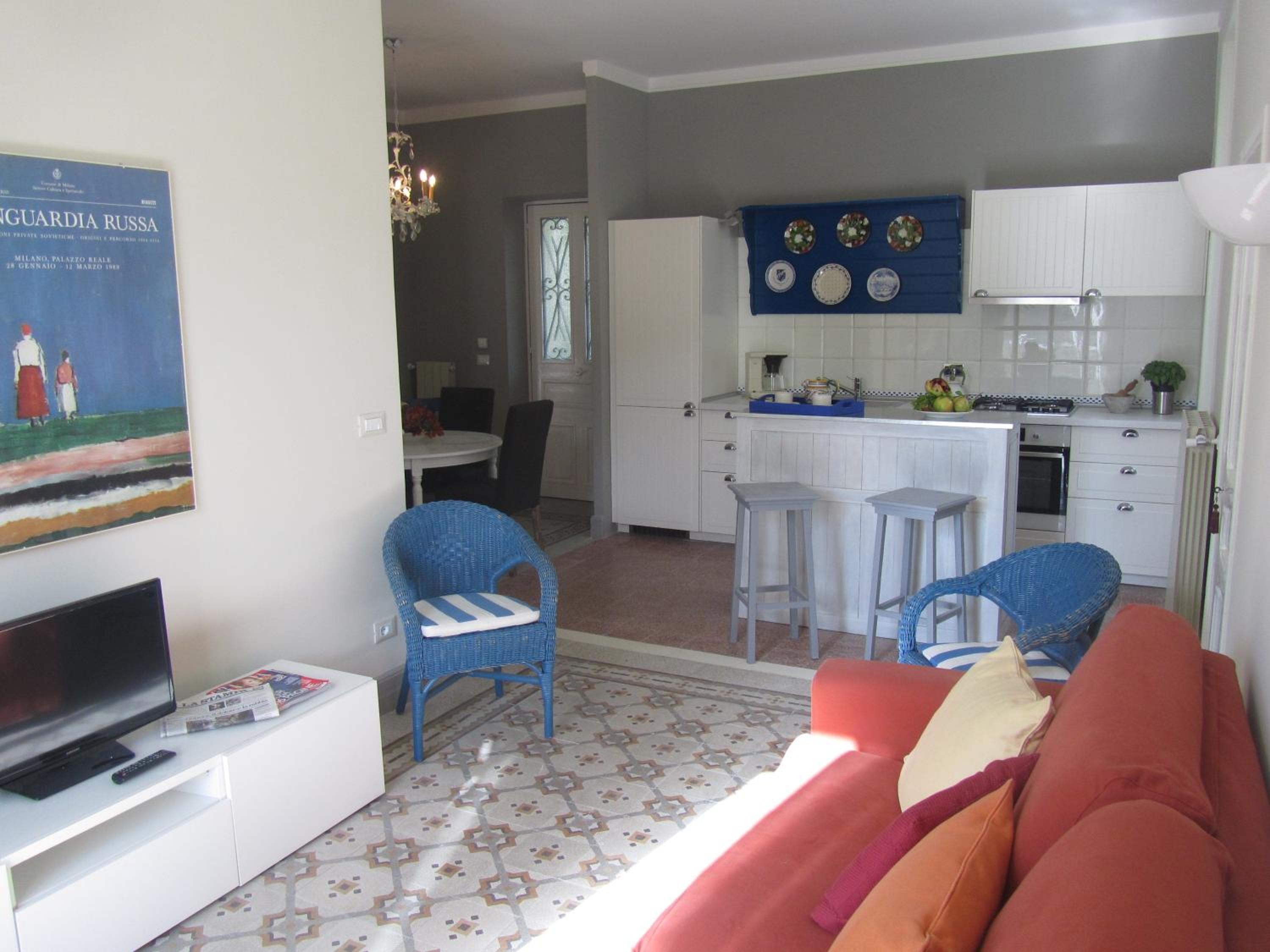 Apartment with Mountain View - Photo 8