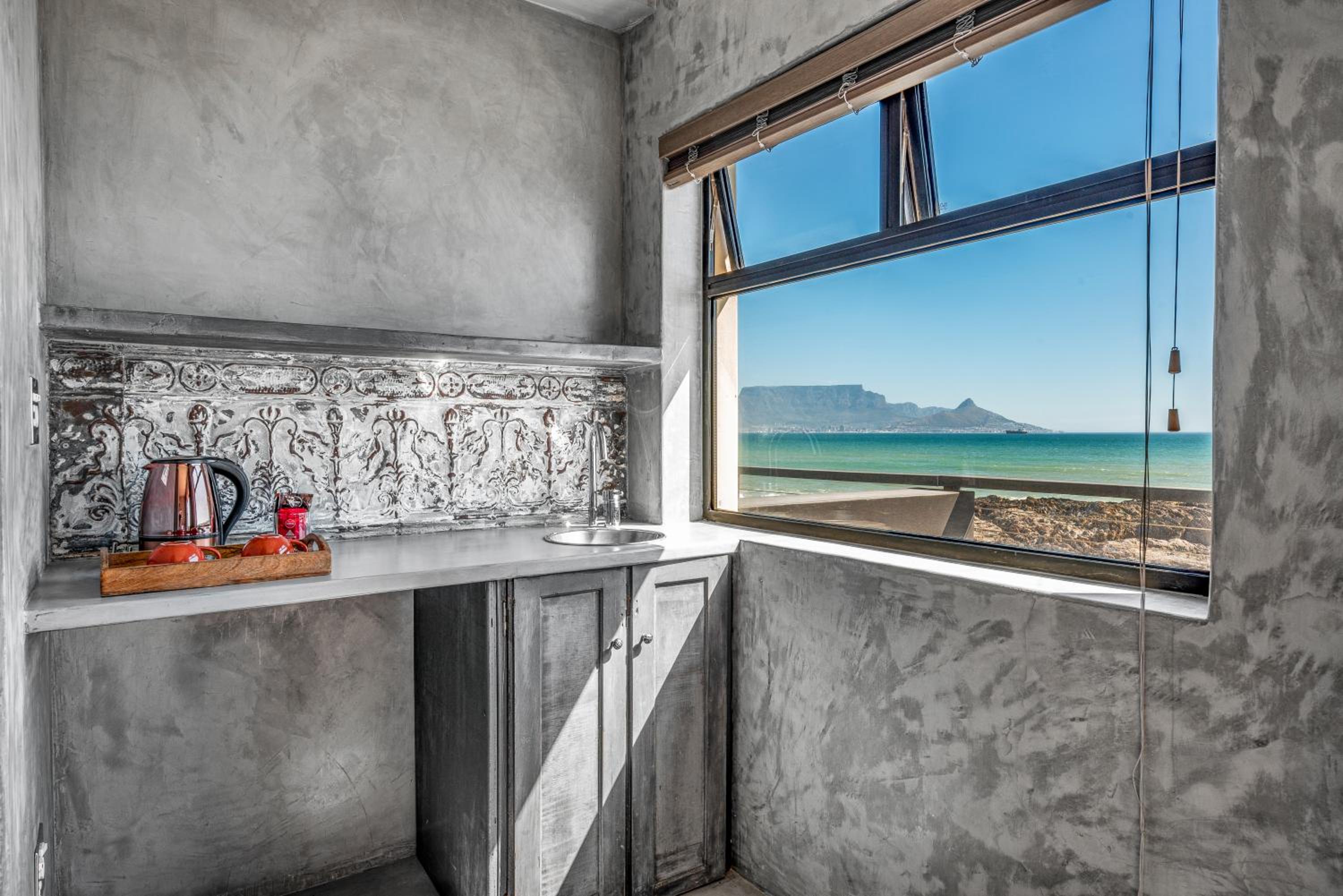 Deluxe Double Room with Sea View - Photo 3