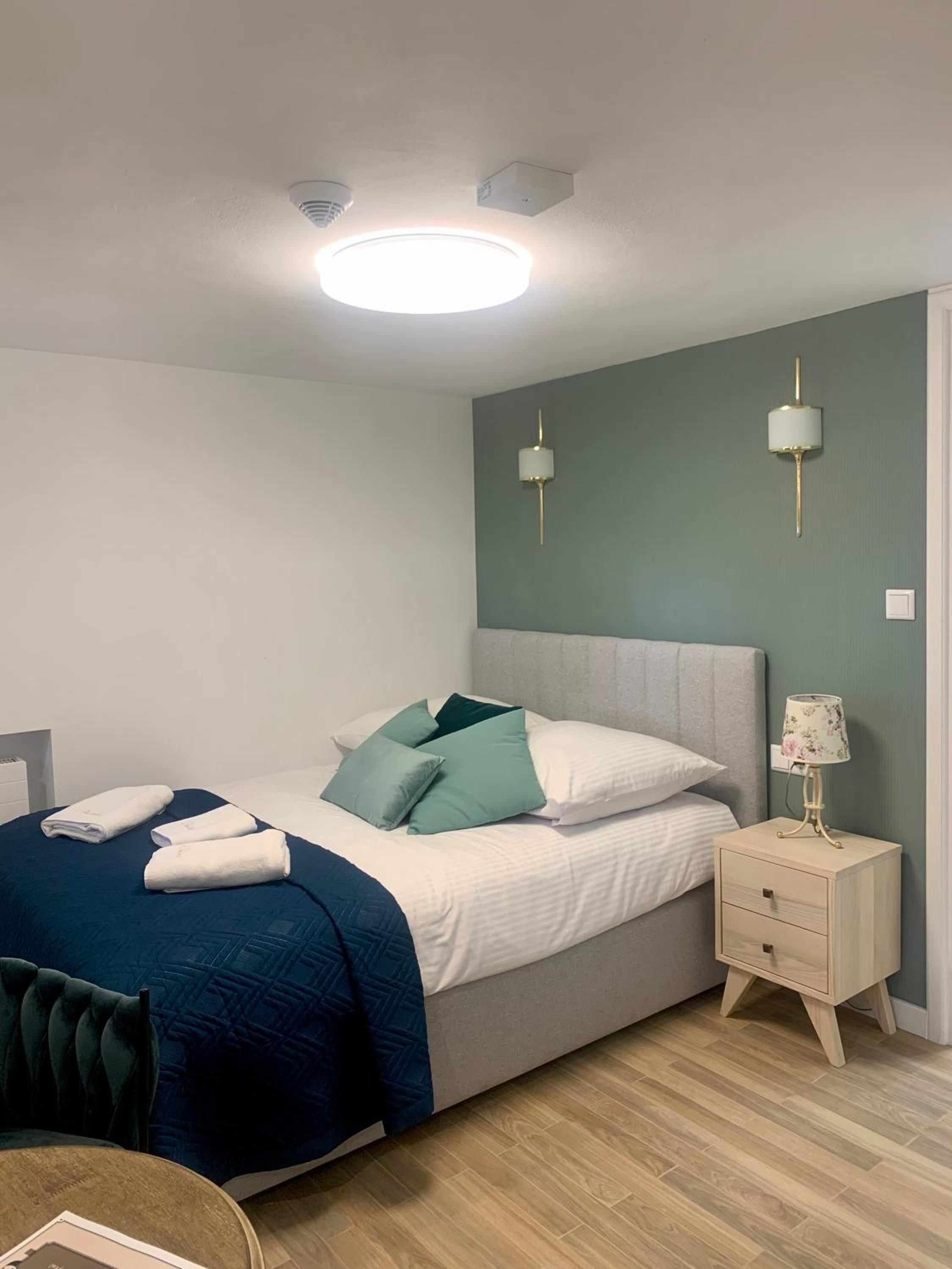 Standard Double Room - Photo 7