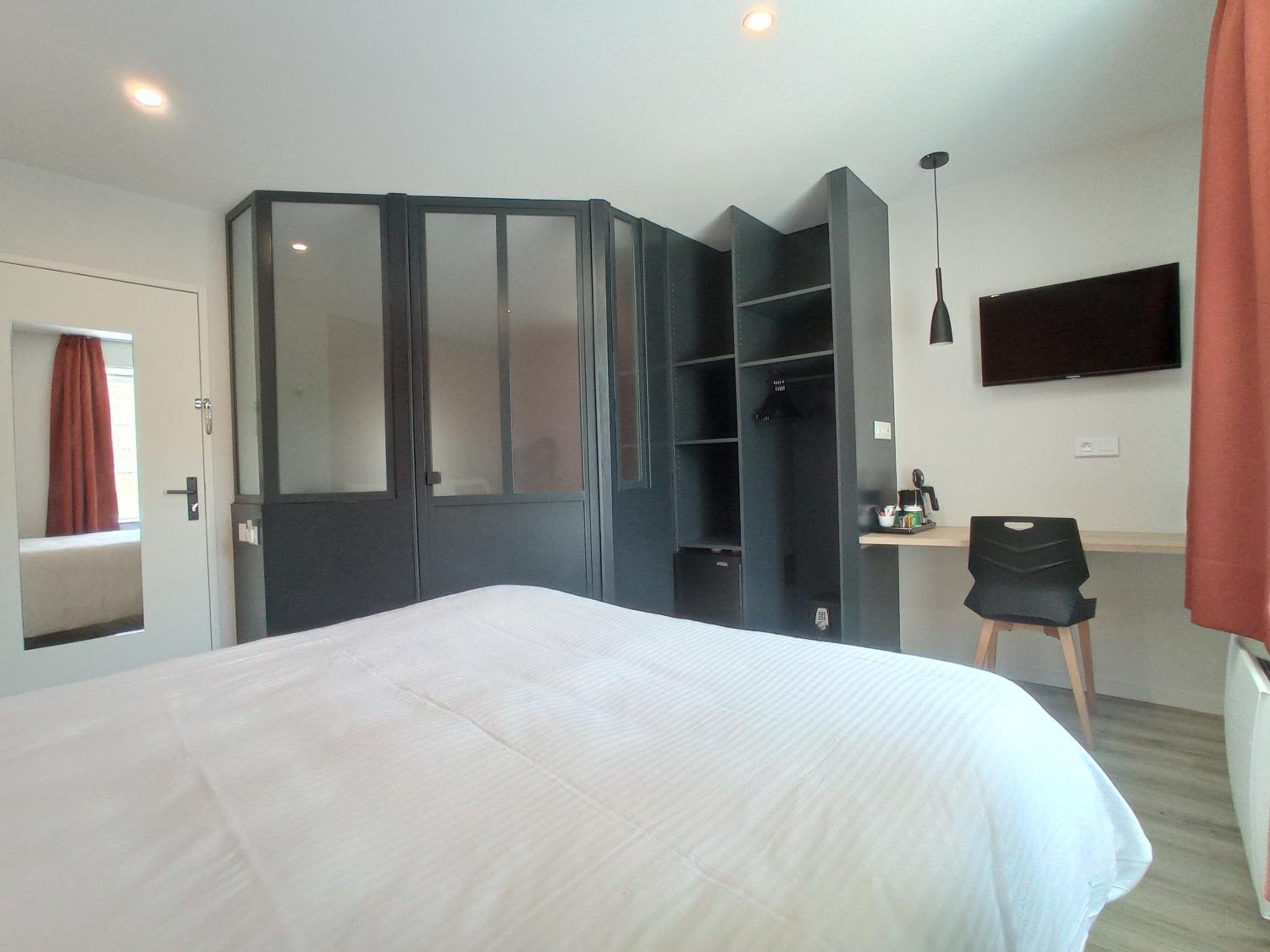 Double or Twin Room photo 3