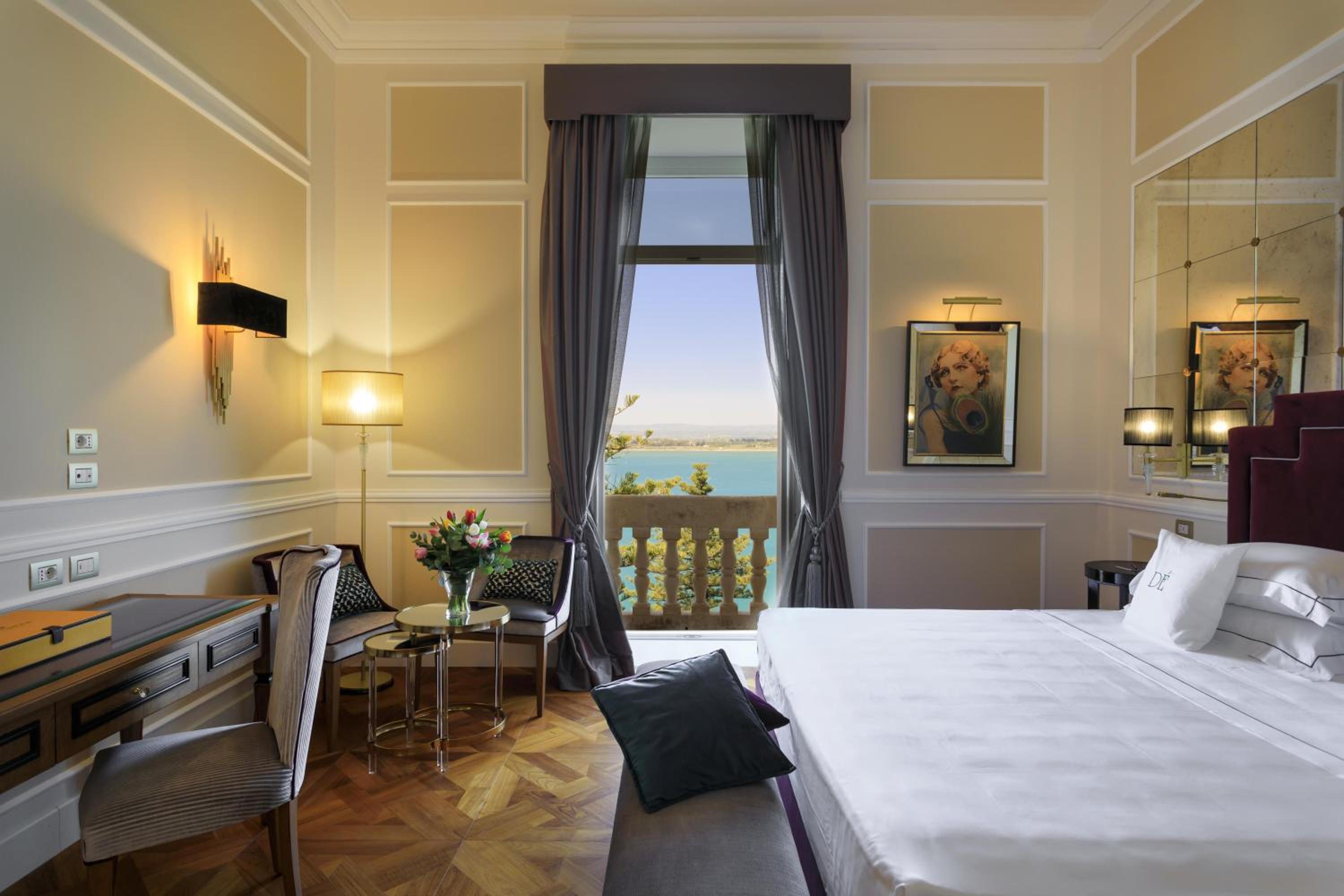 Deluxe Double Room with Sea View - Photo 1