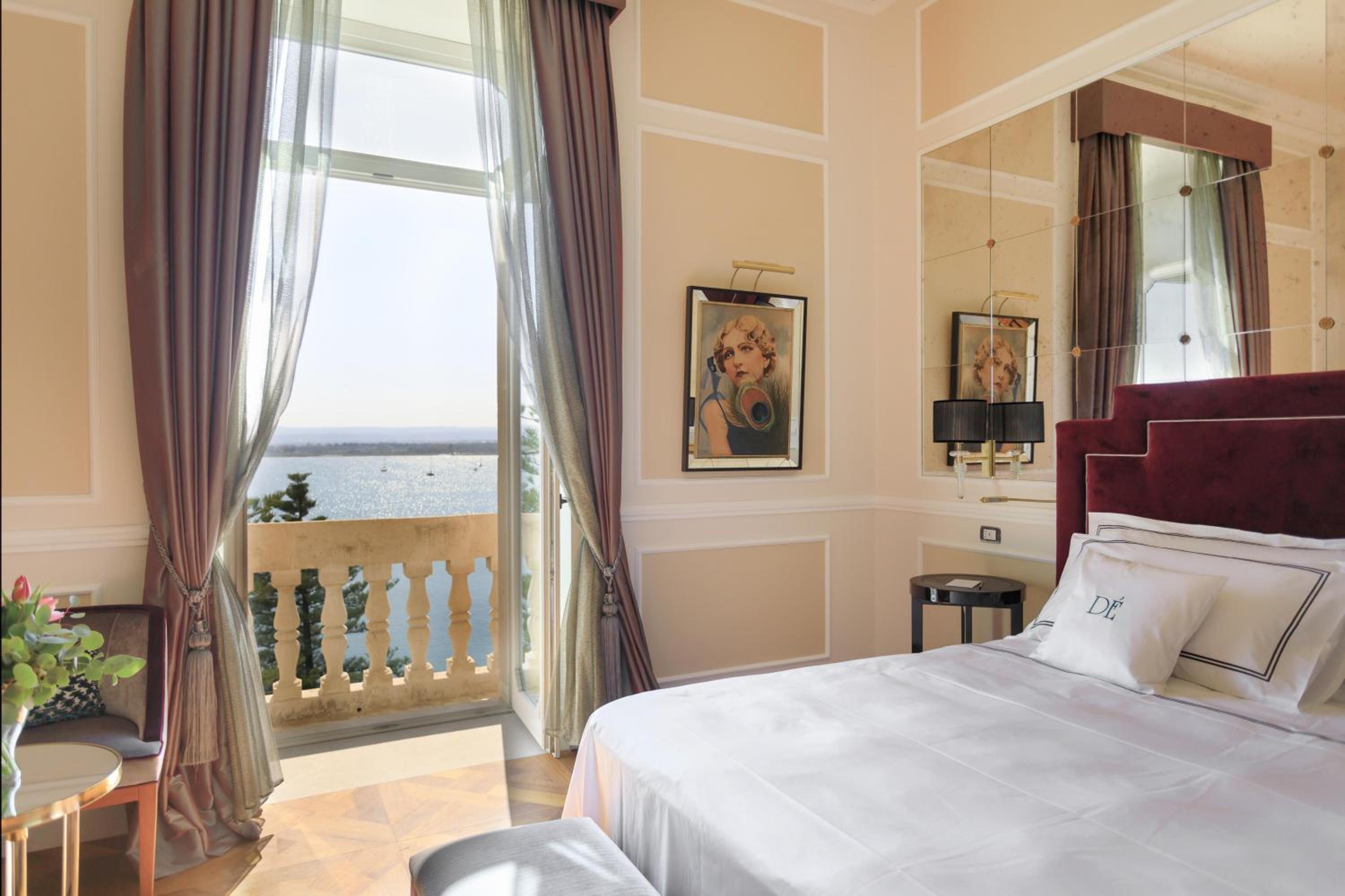 Deluxe Double Room with Sea View - Photo 2