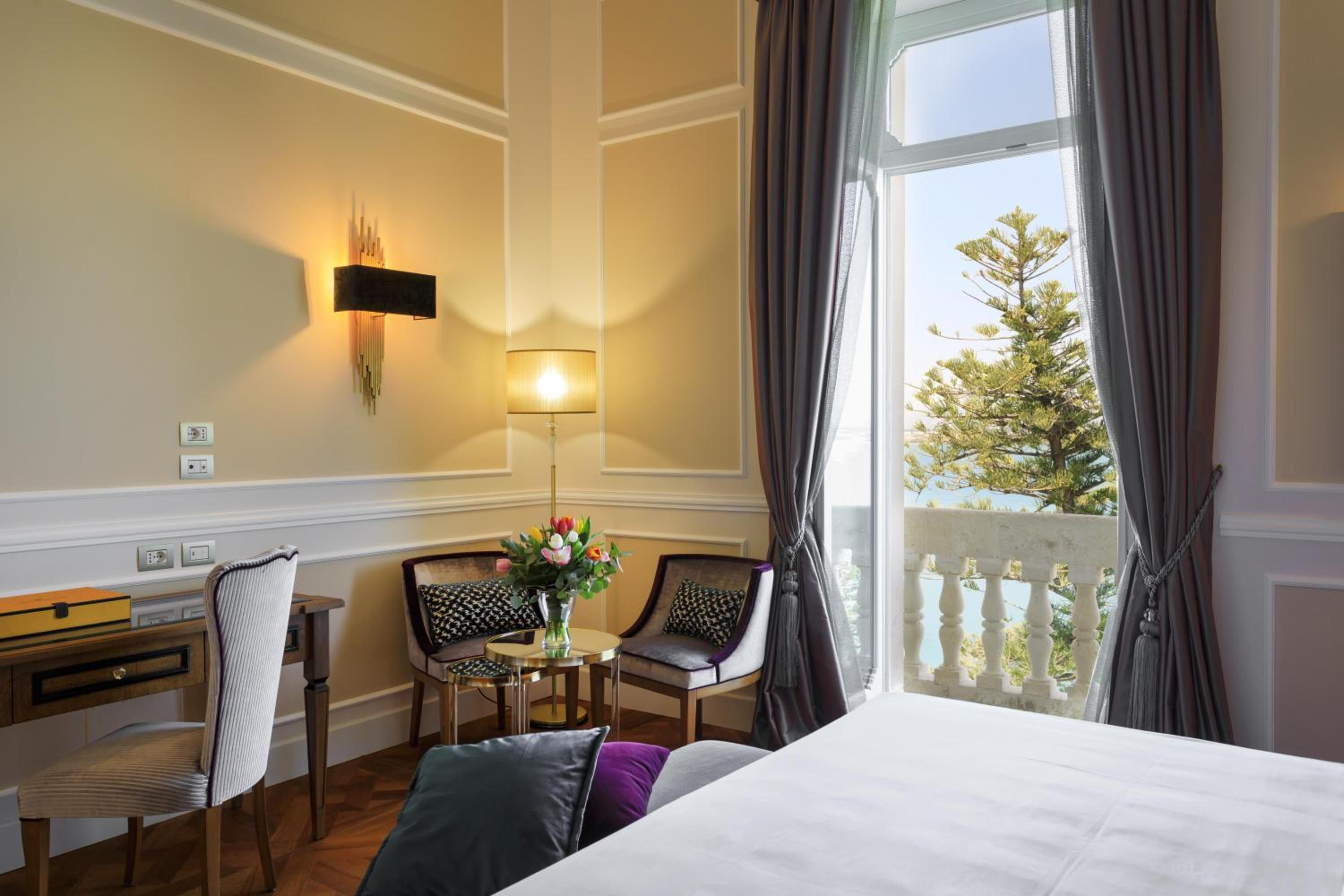 Deluxe Double Room with Sea View - Photo 6