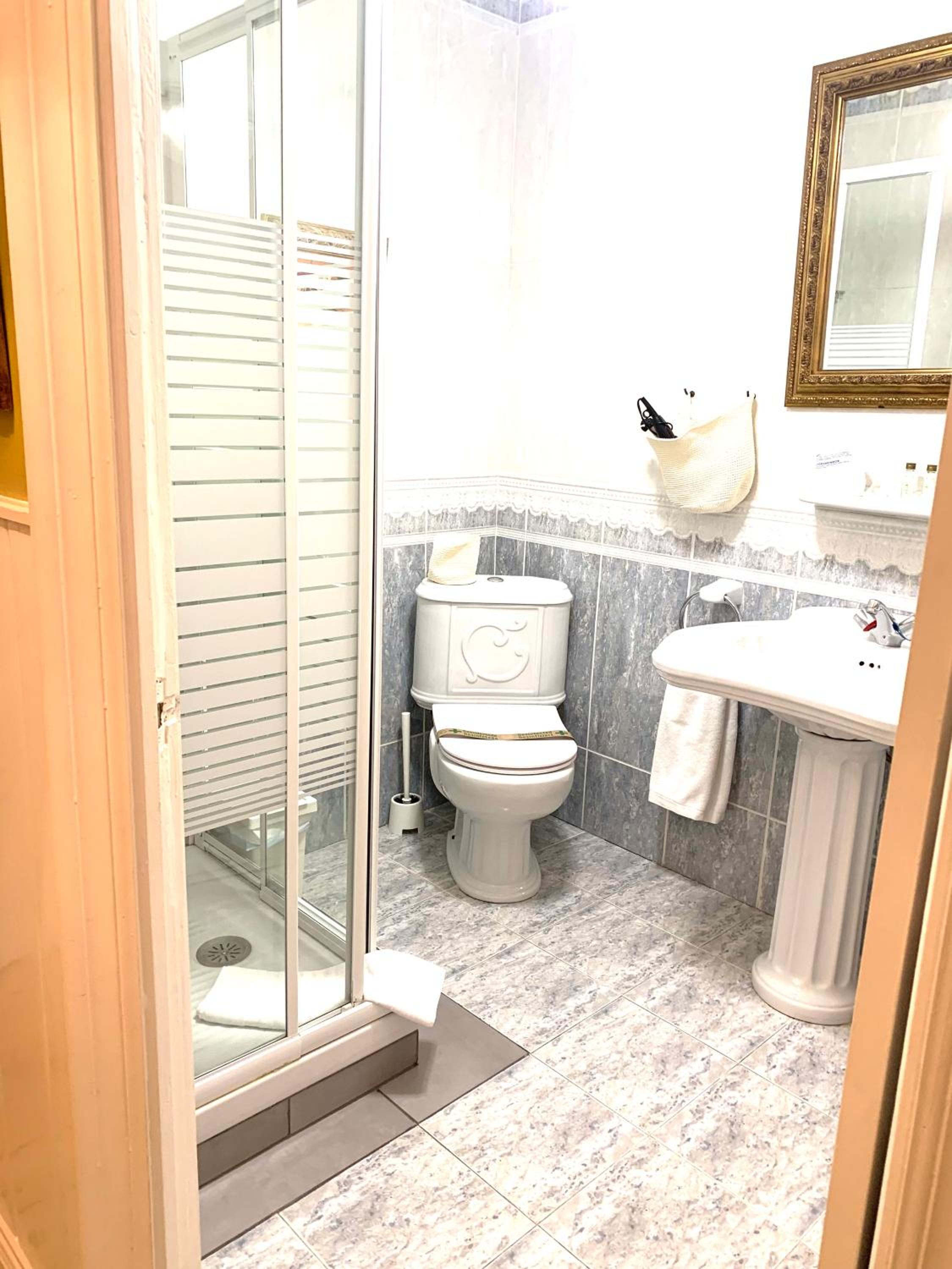 Double or Twin Room photo 3