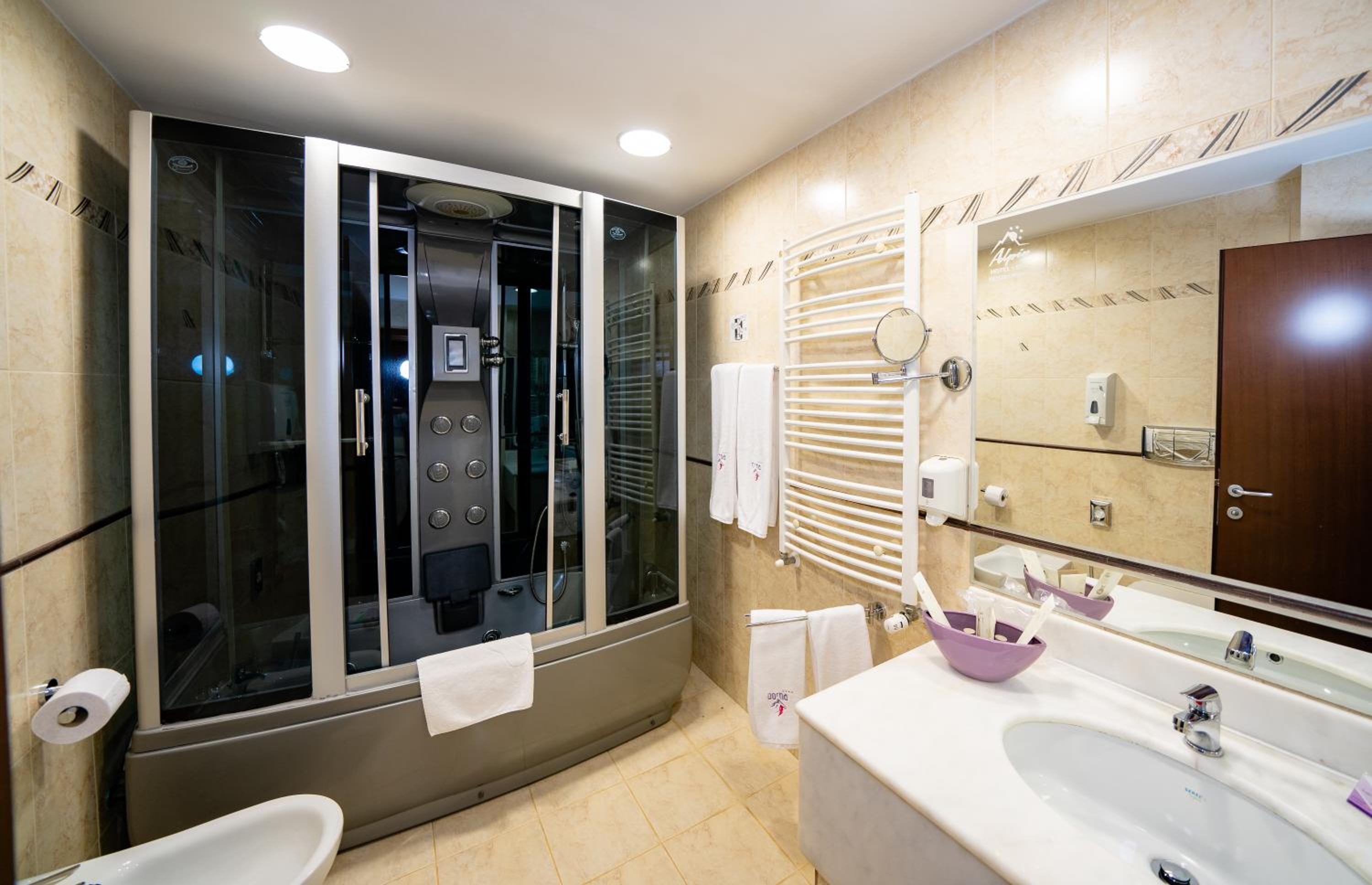 Superior Suite - Photo 7
