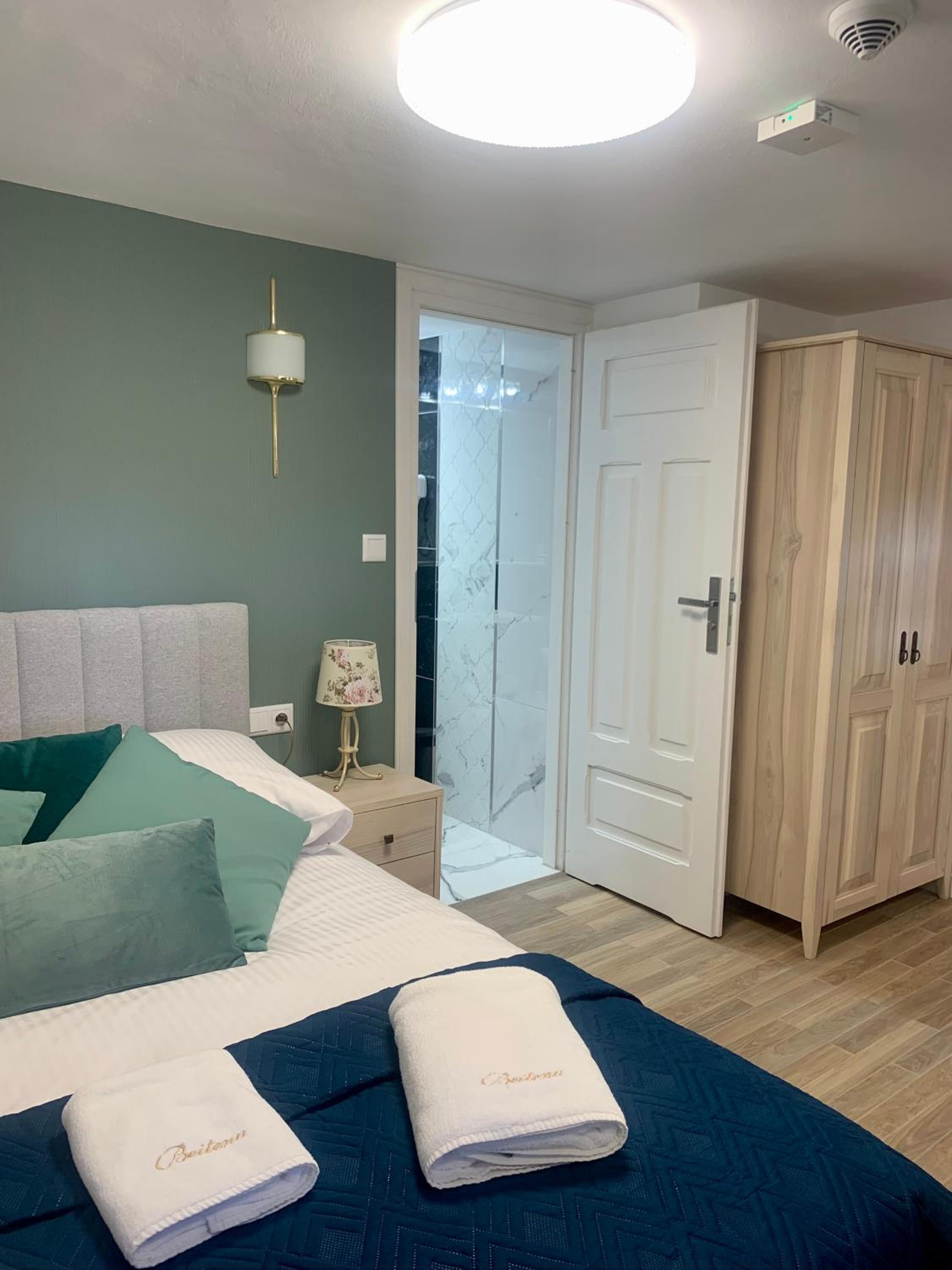Standard Double Room - Photo 6