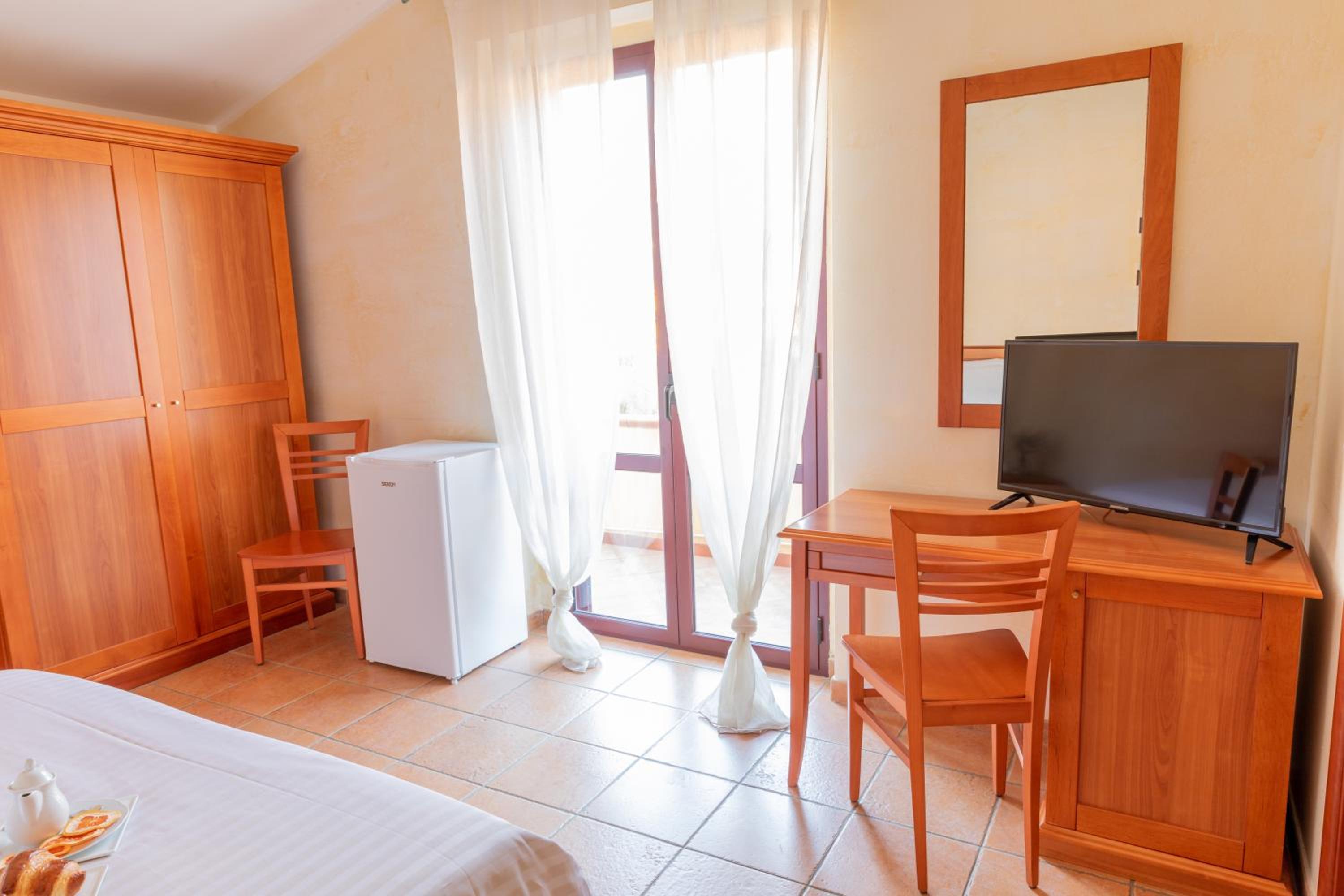 Double or Twin Room photo 3