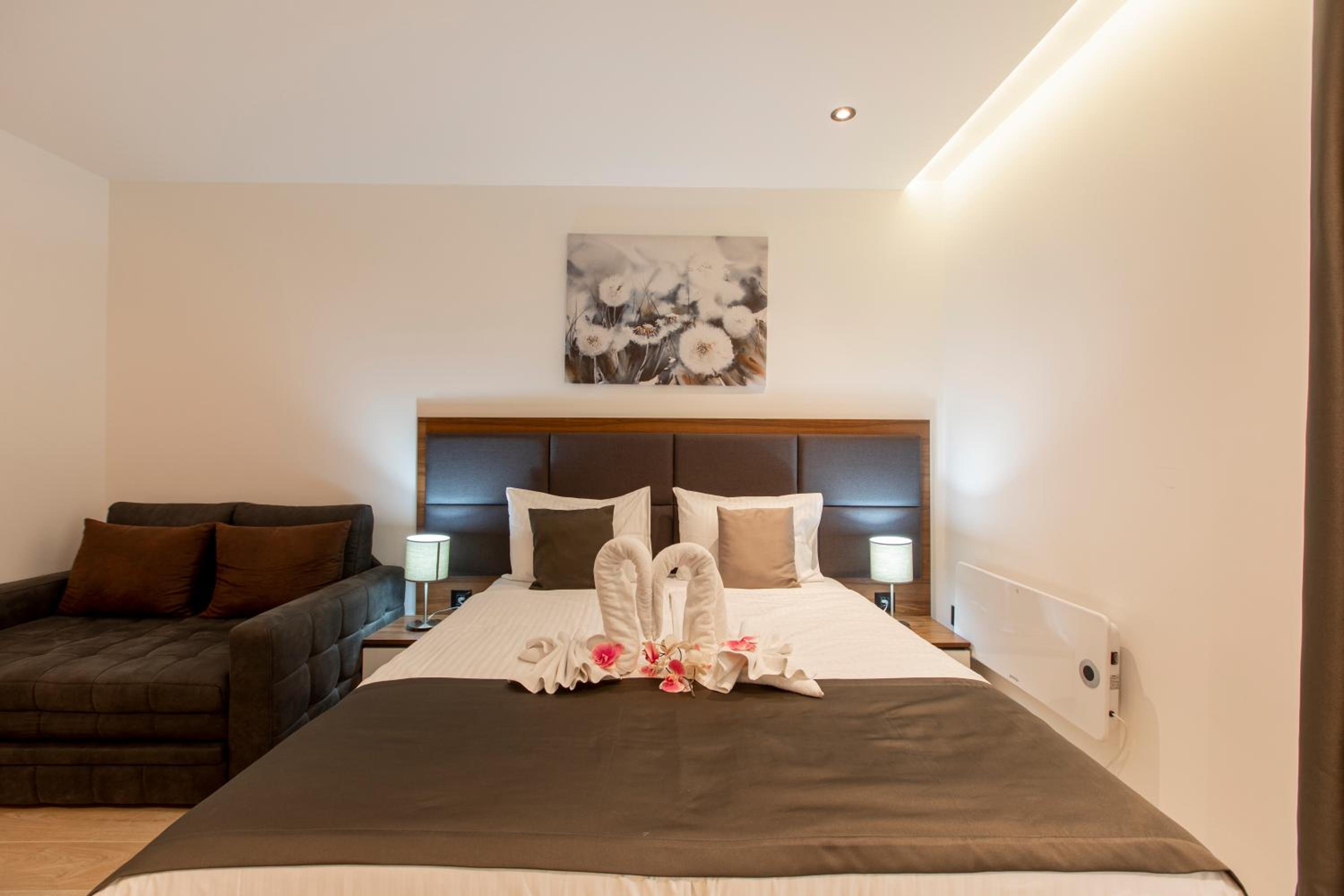 Deluxe Studio with Free Wellness Access