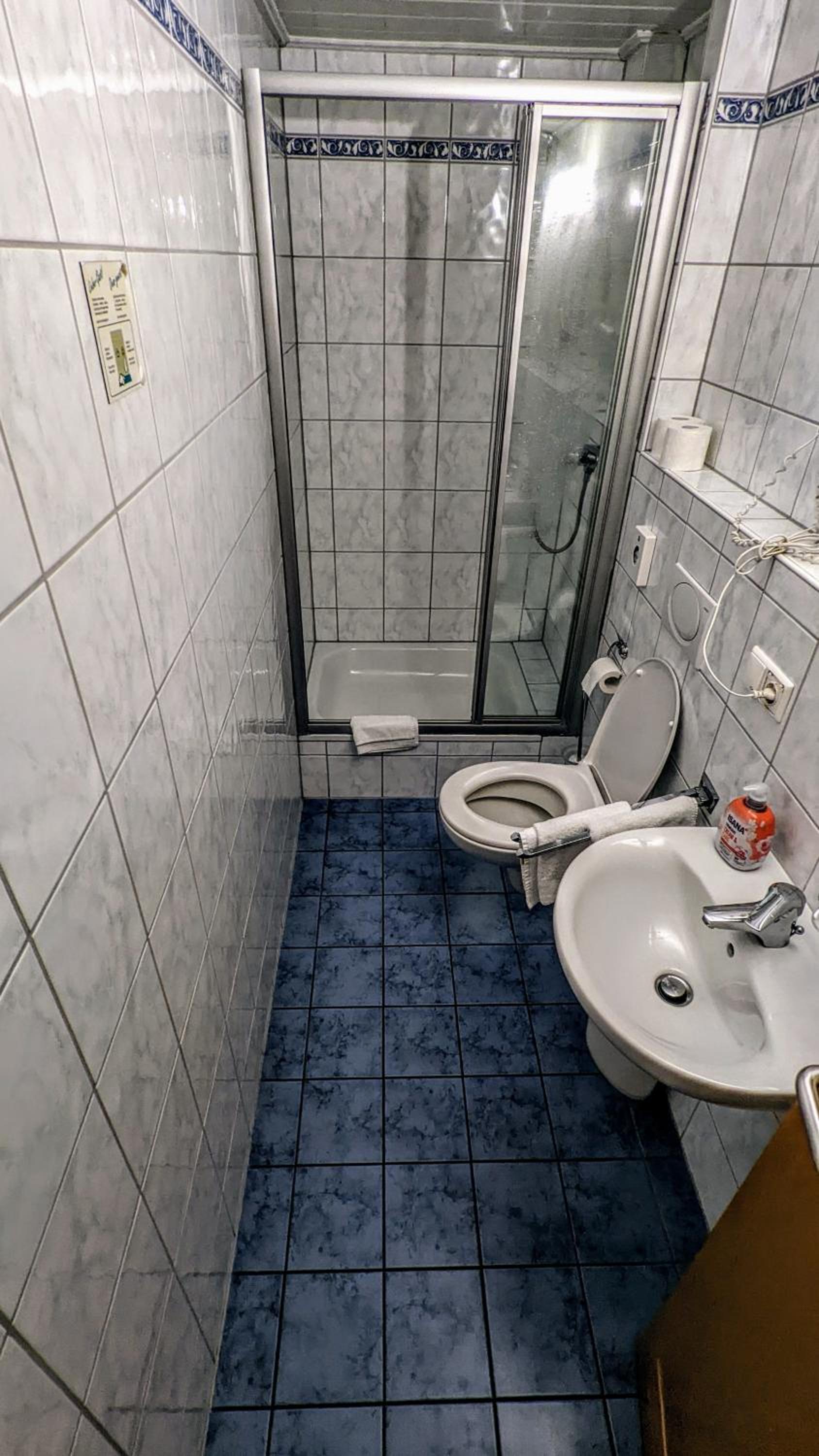 Double Room - Photo 11