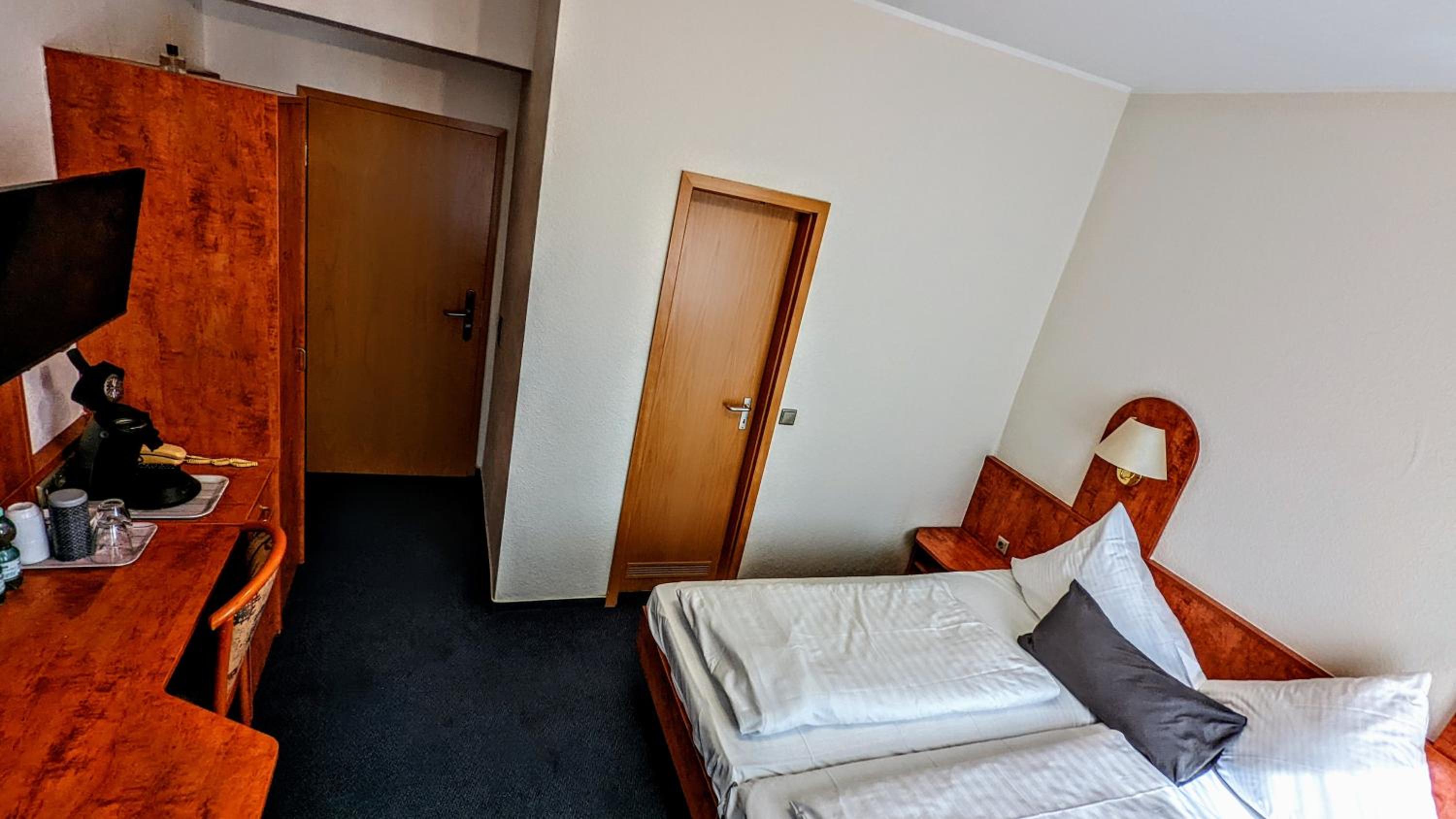 Double Room - Photo 8