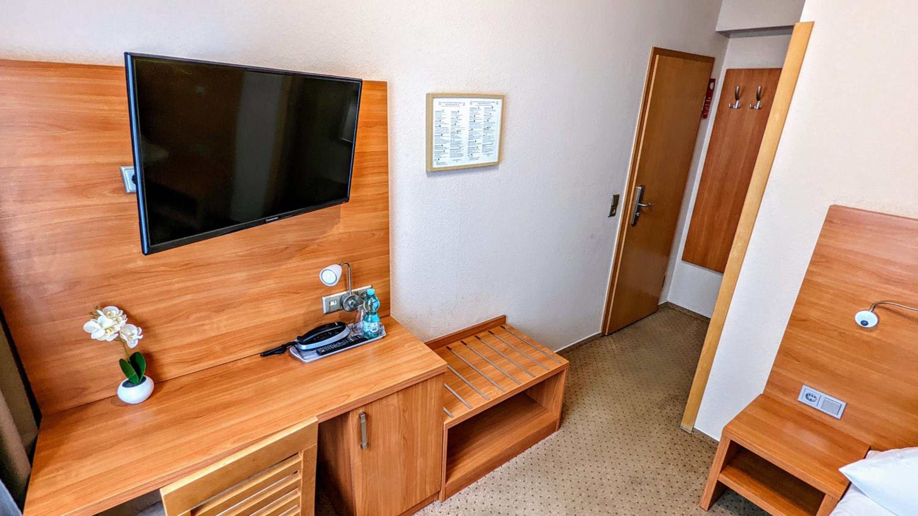 Single Room photo 2