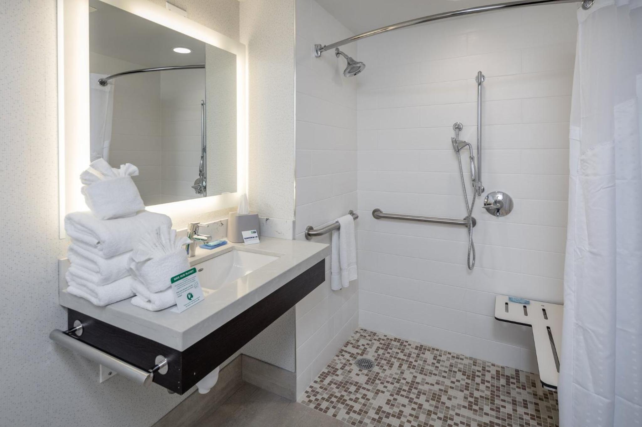 Standard King Room with Roll-in Shower - Mobility Accessible - Photo 7