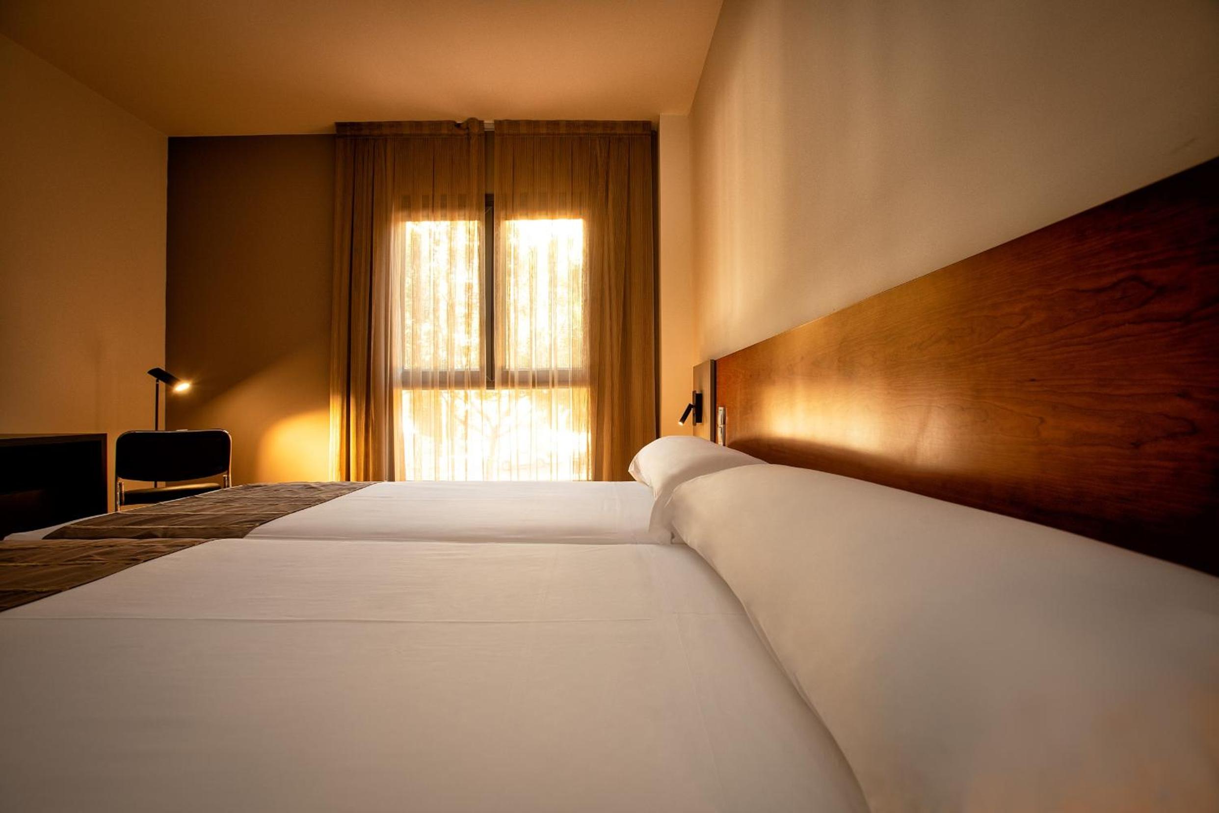 Standard Double Room - Photo 5