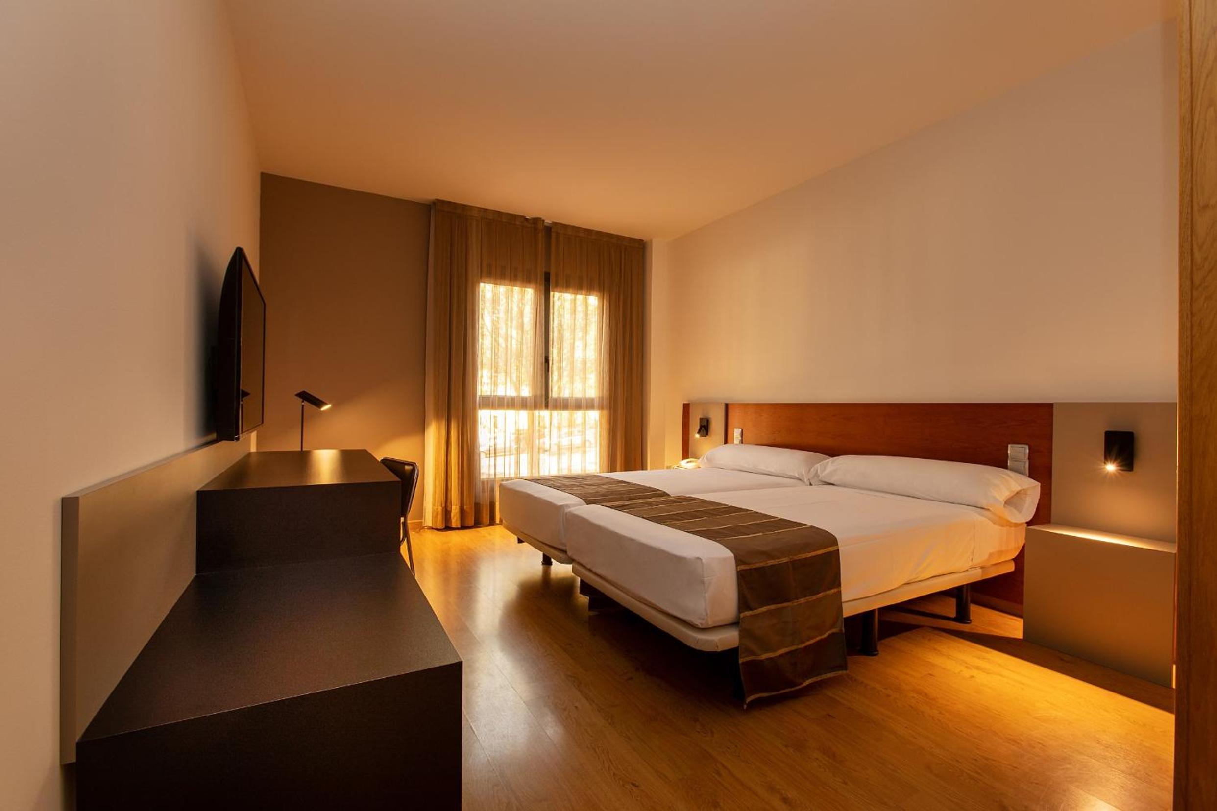 Standard Double Room - Photo 2