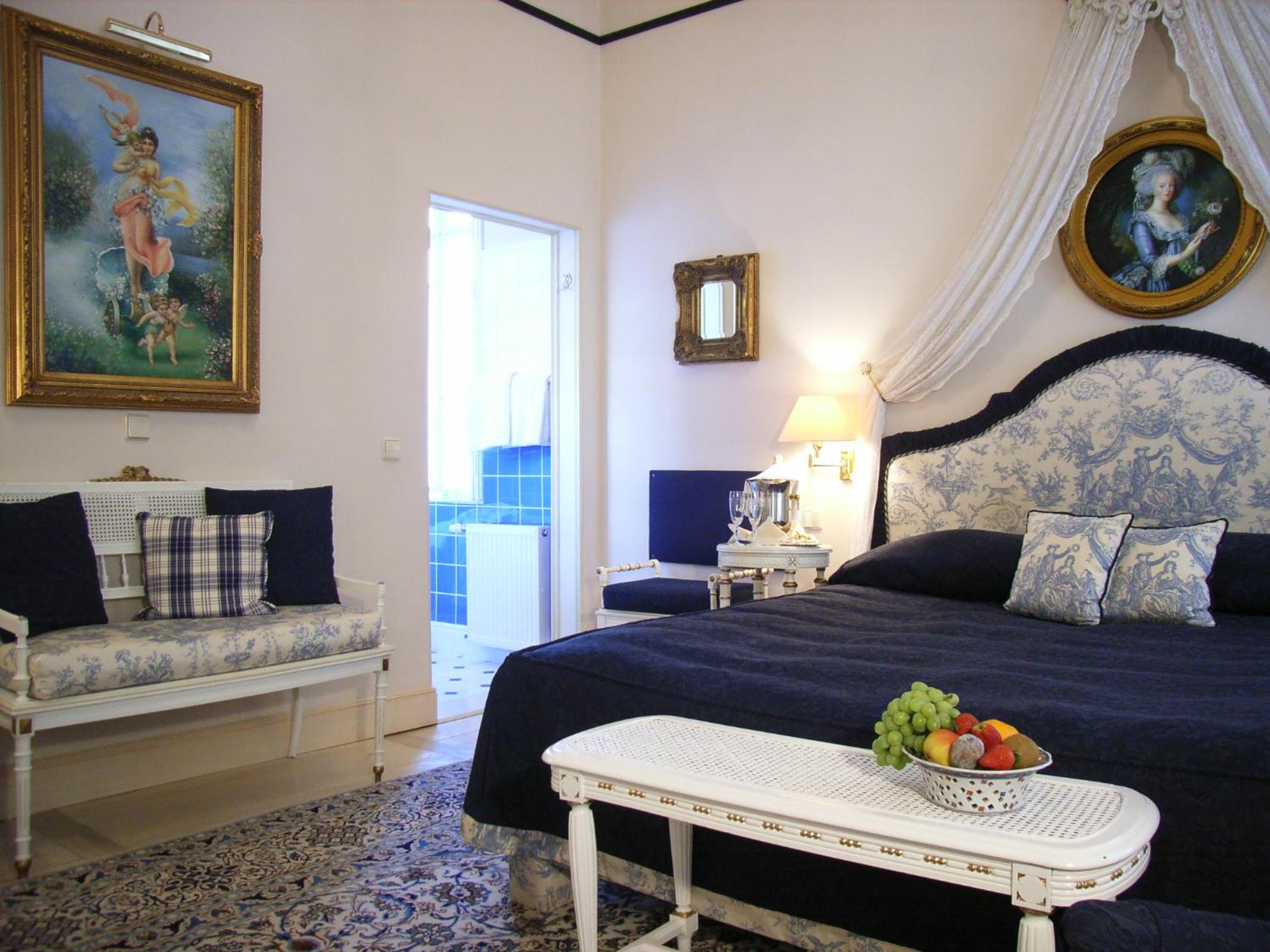 Deluxe Room - Photo 20