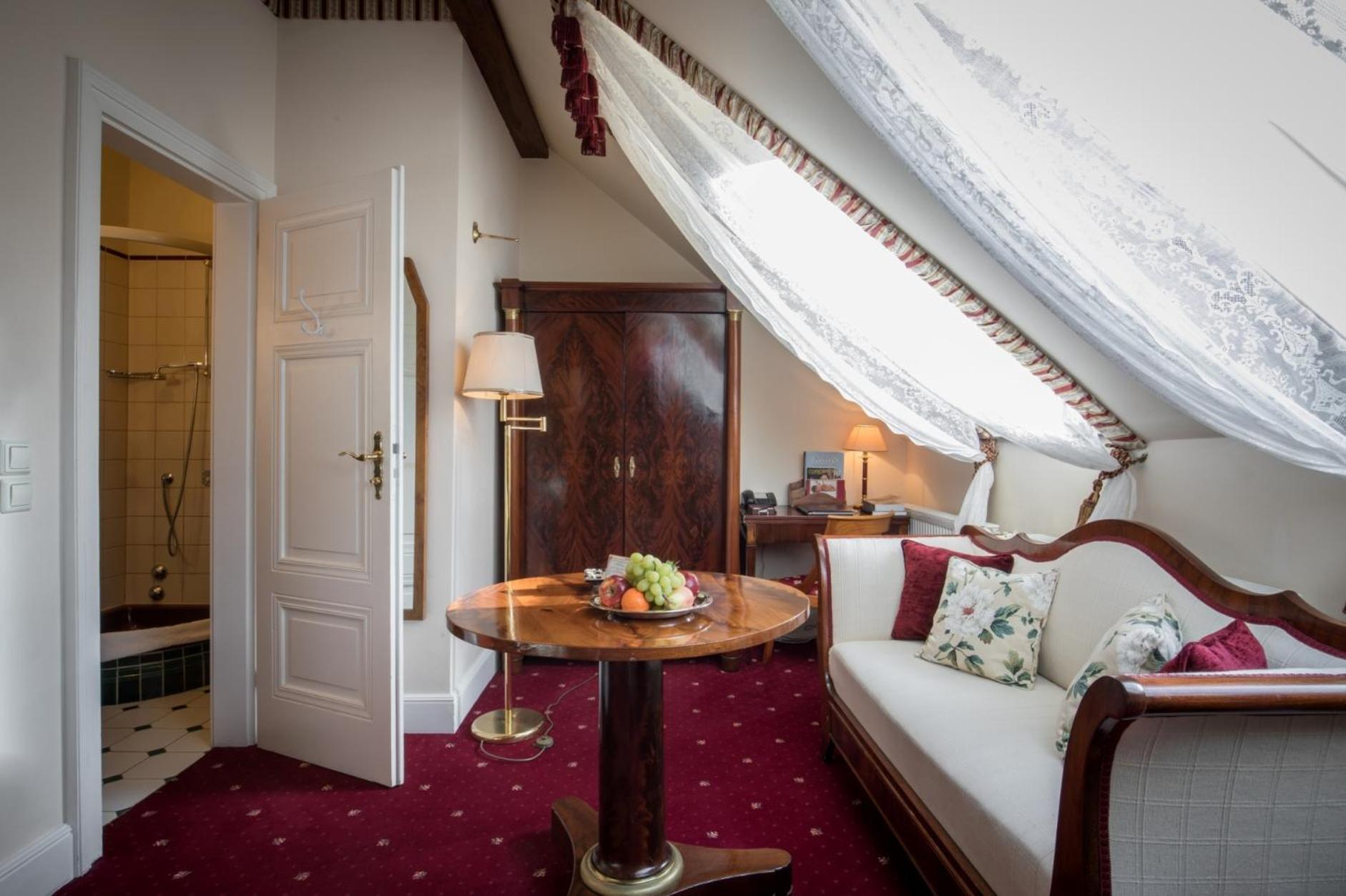 Deluxe Room - Photo 22