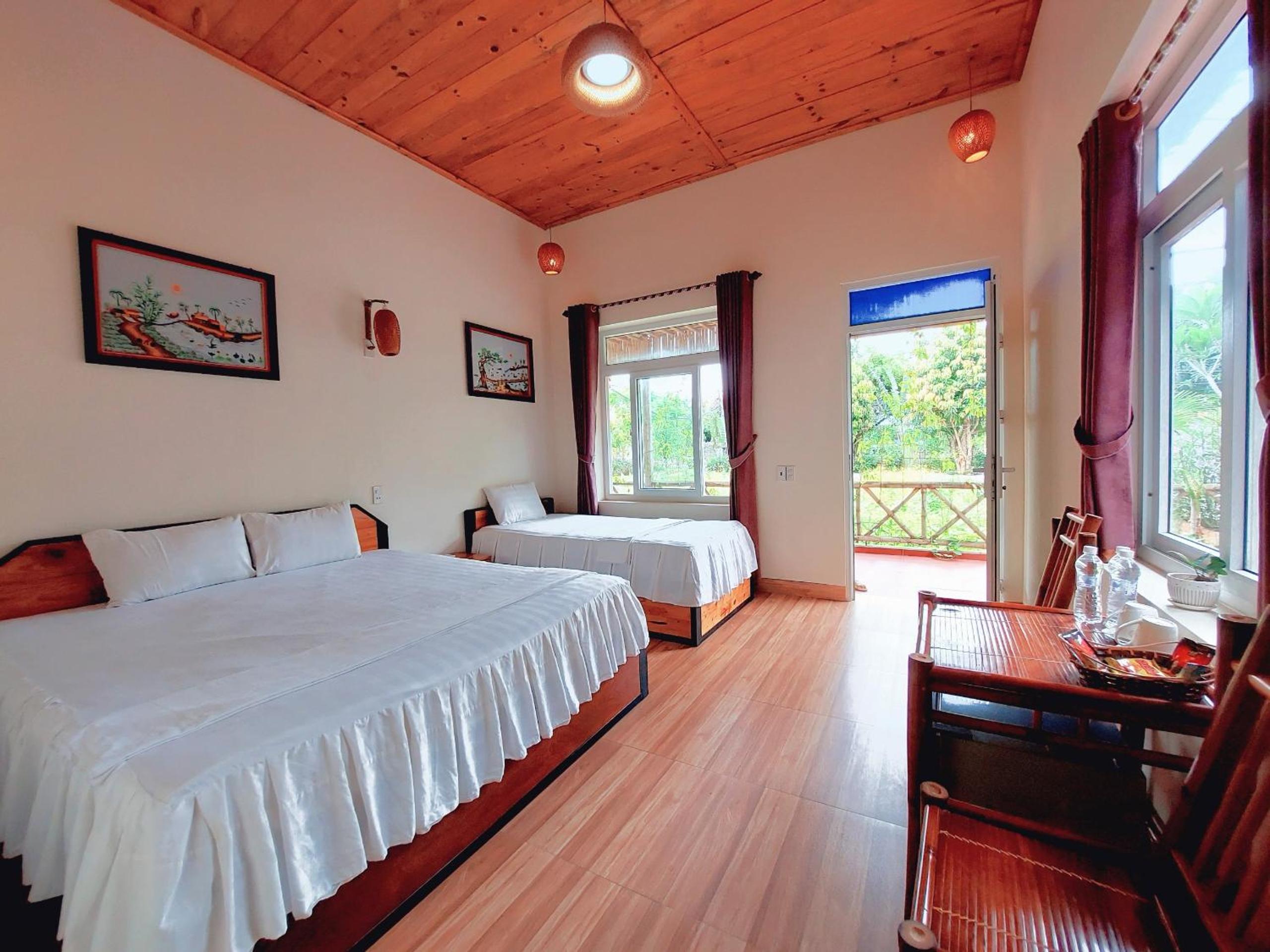 Family Room with Garden View photo 2