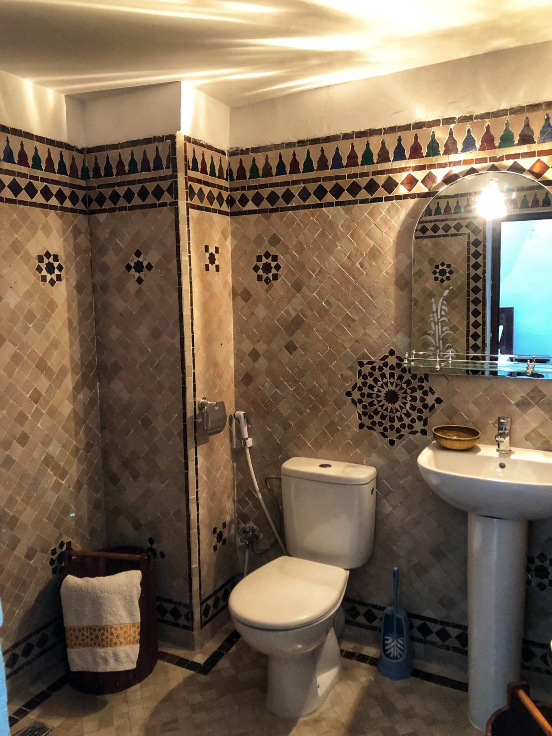 Twin Room with Private Bathroom - Photo 6