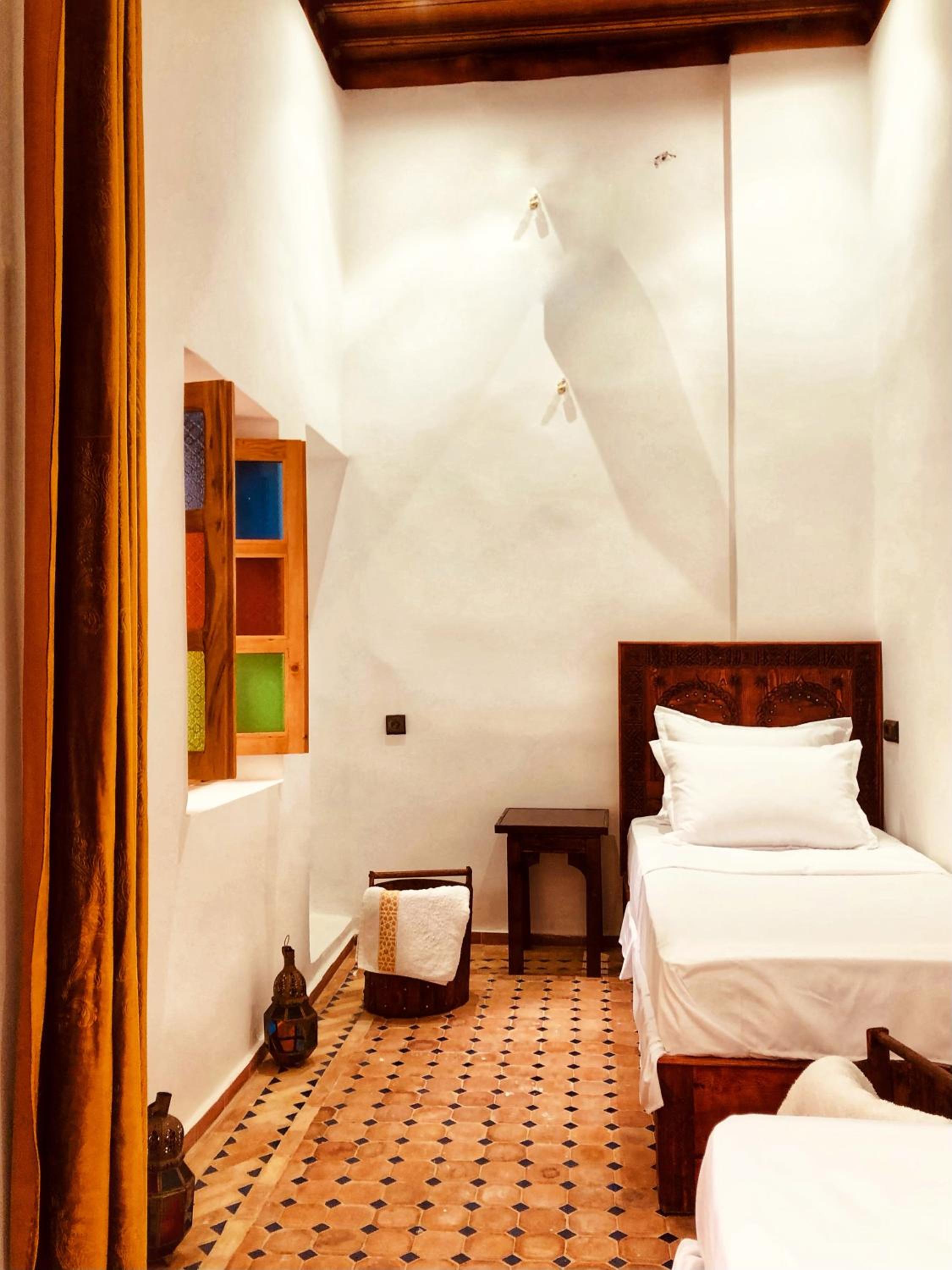 Twin Room with Private Bathroom - Photo 4