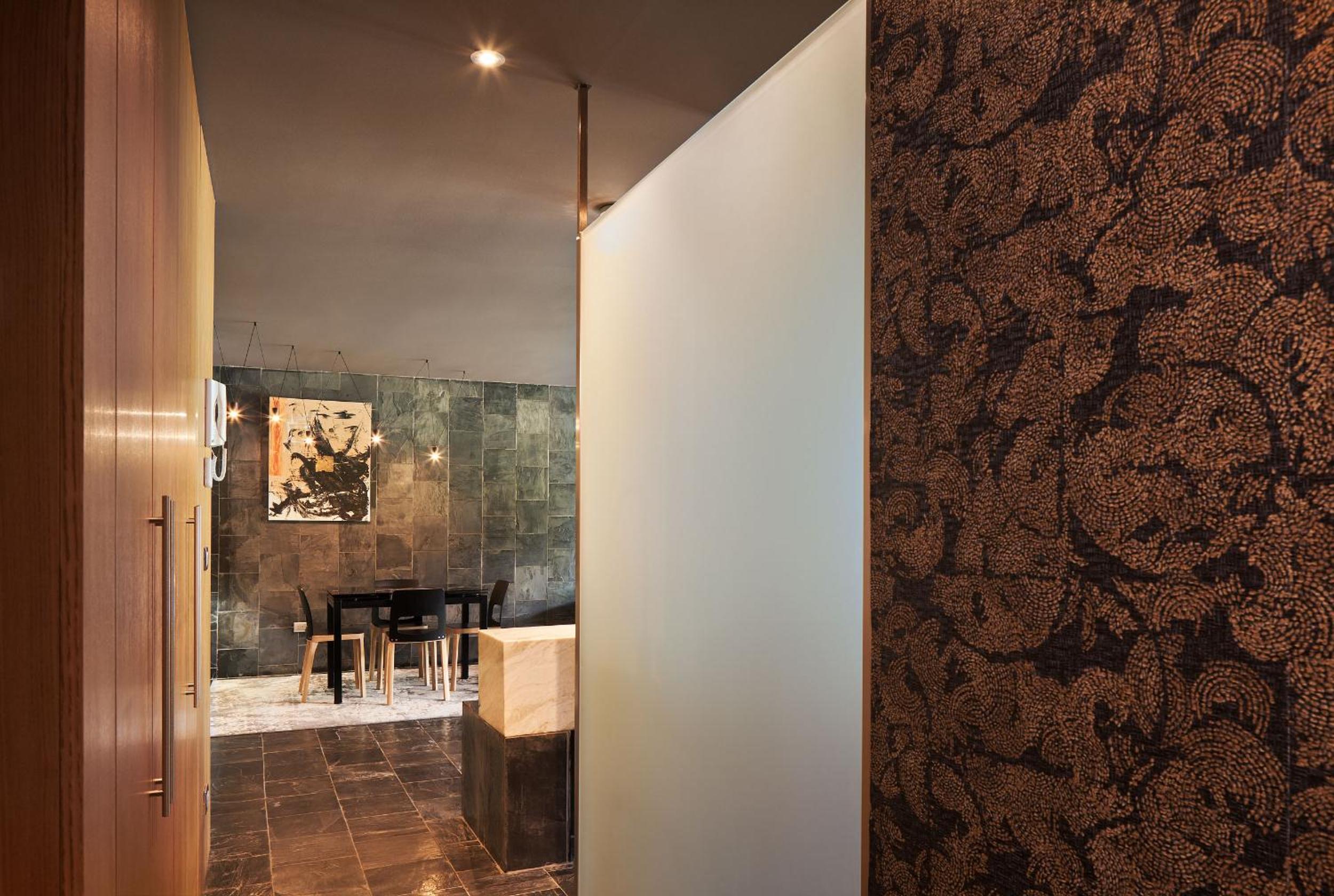 Deluxe Suite with Spa Bath - Photo 5