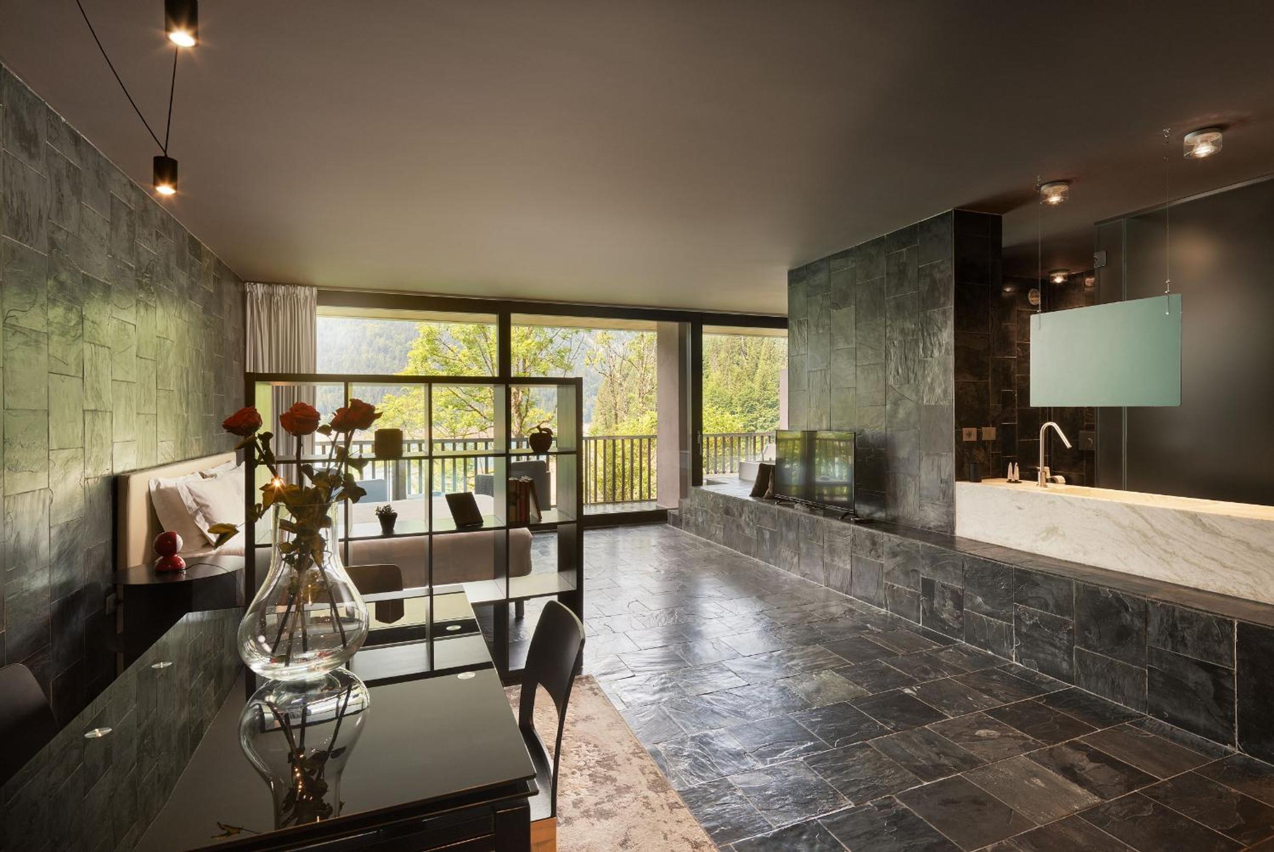 Deluxe Suite with Spa Bath - Photo 1