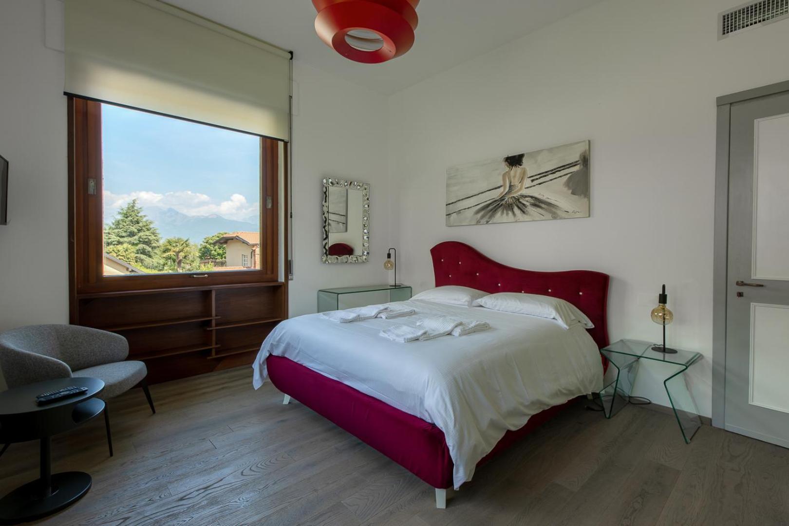 Family Room with Garden View - Photo 1