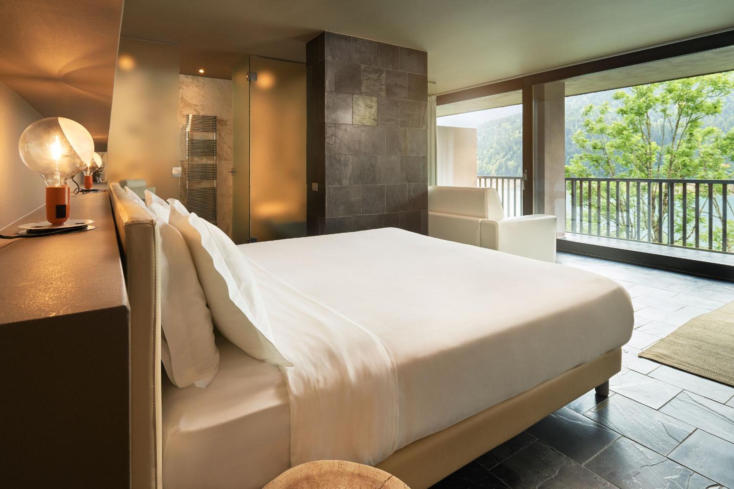 Suite with Lake View - Photo 2