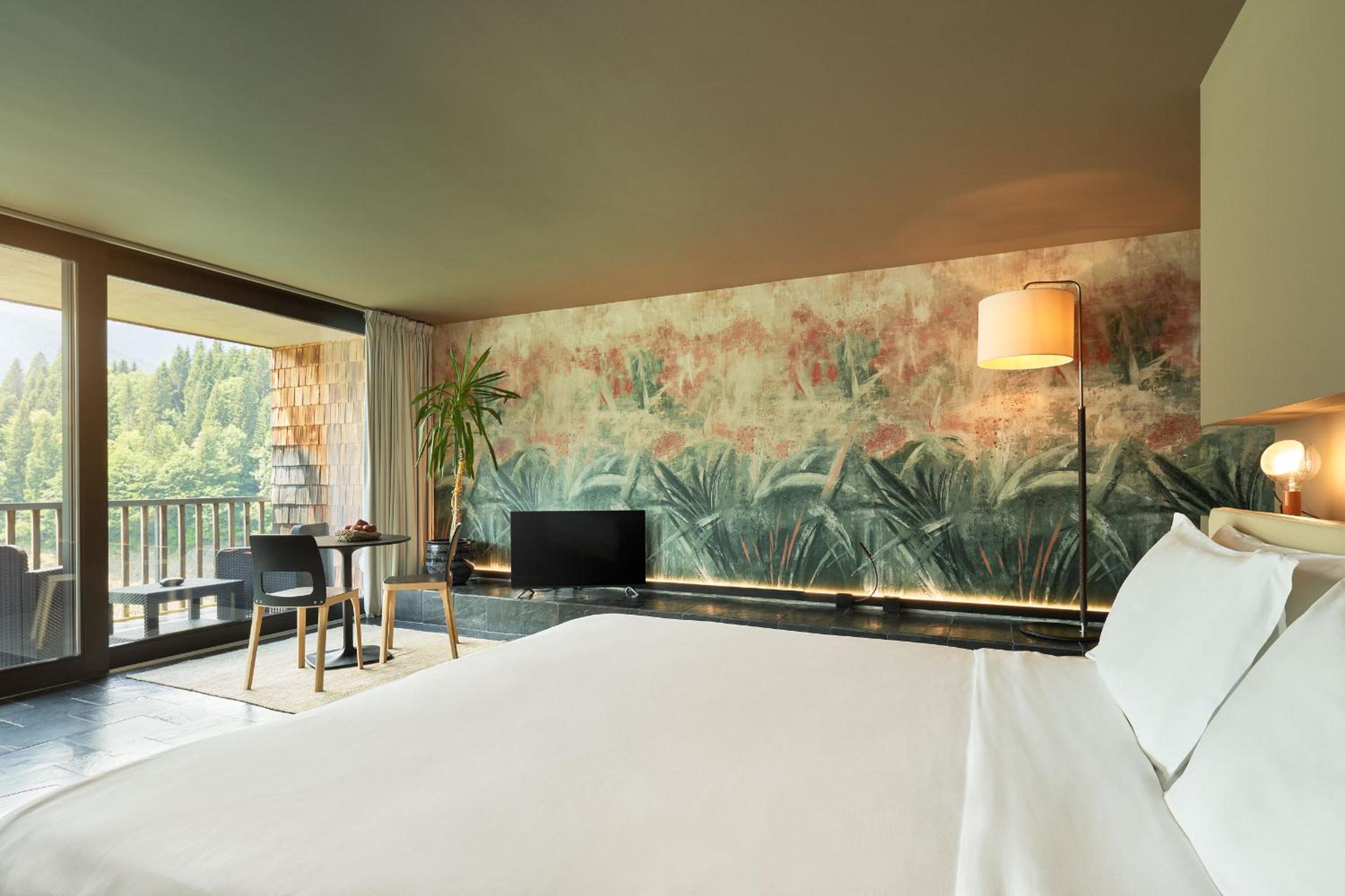 Suite with Lake View - Photo 1