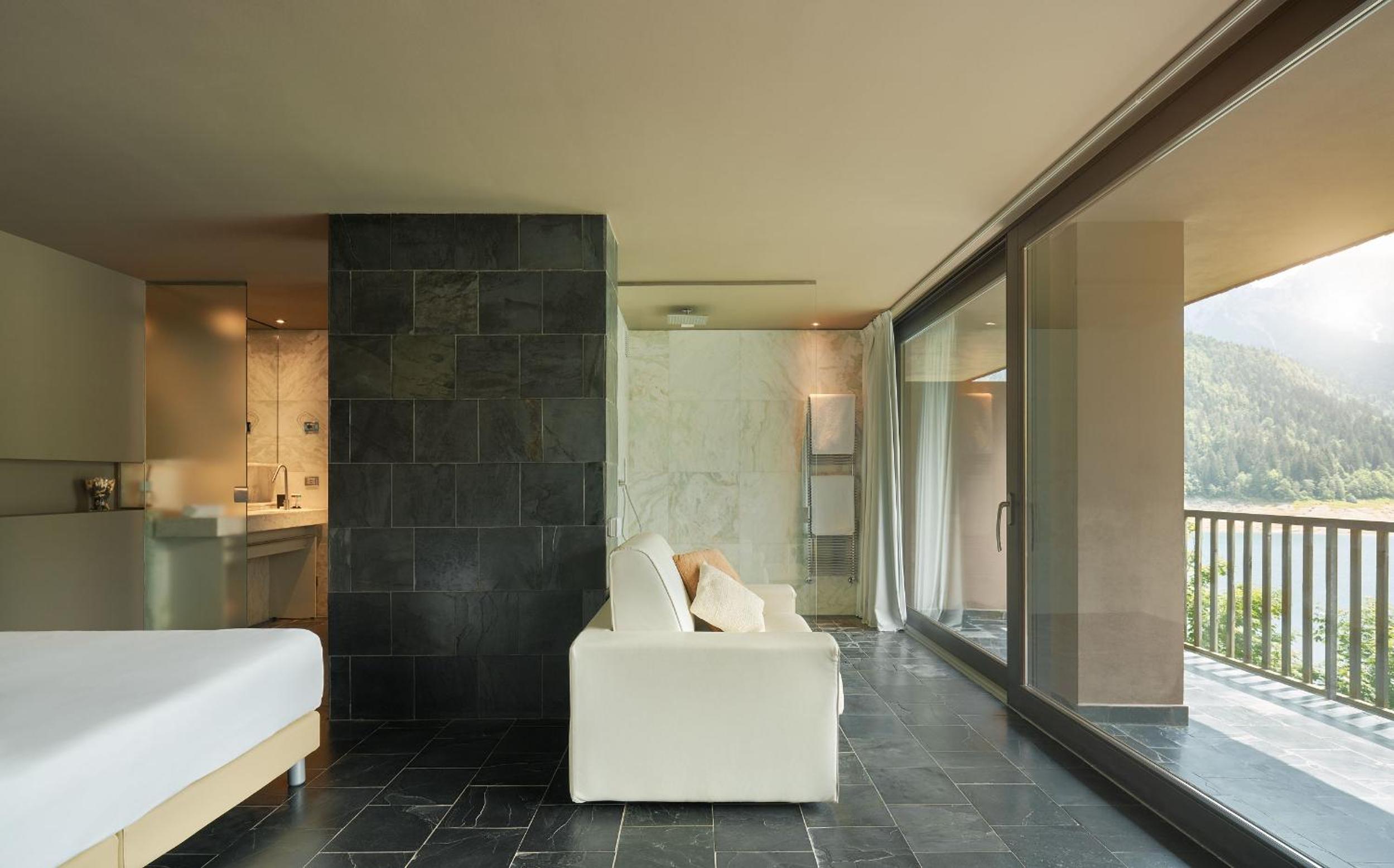 Suite with Lake View - Photo 10