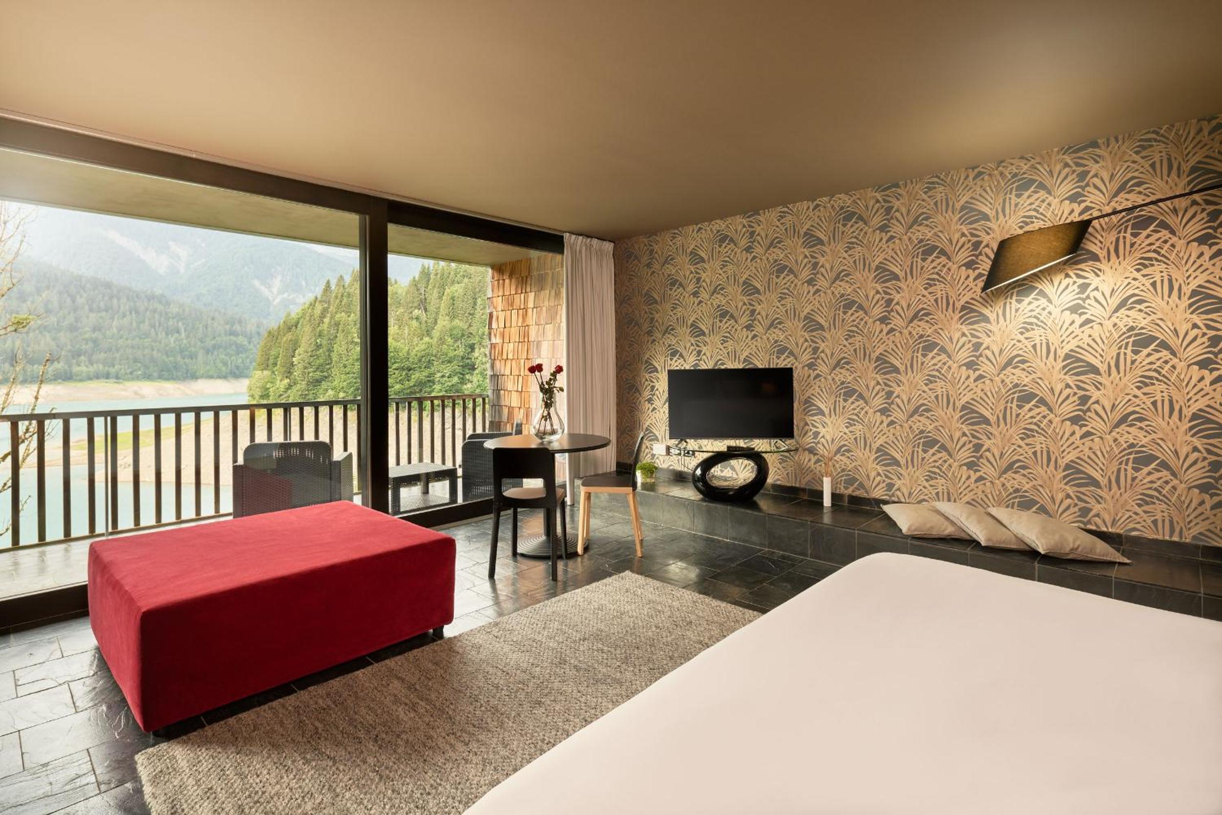 Suite with Lake View - Photo 9