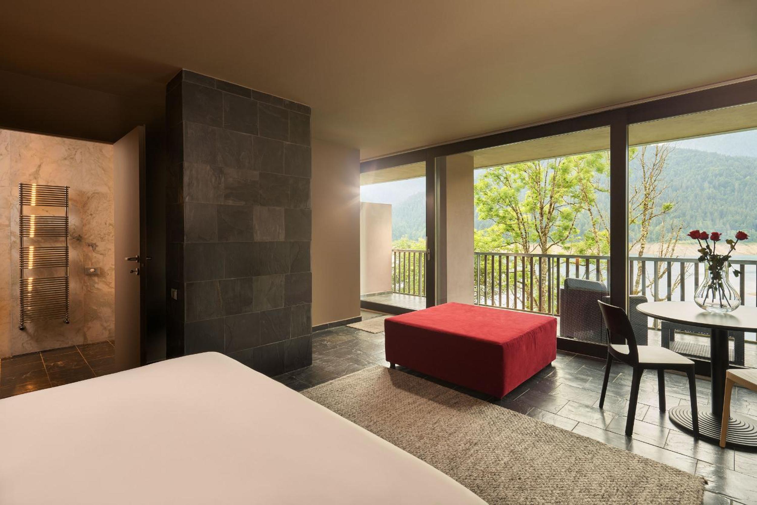 Suite with Lake View - Photo 5