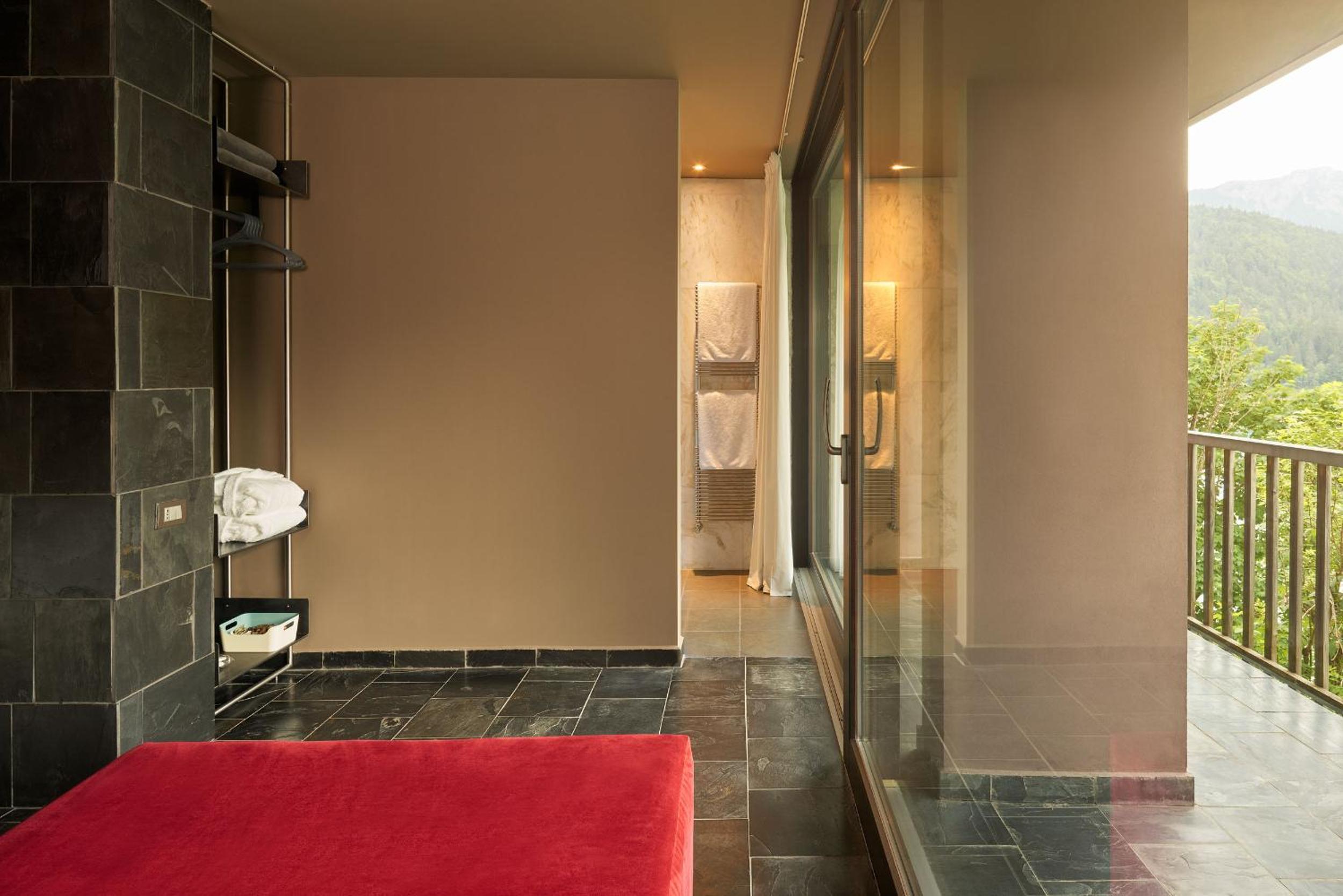Suite with Lake View - Photo 7
