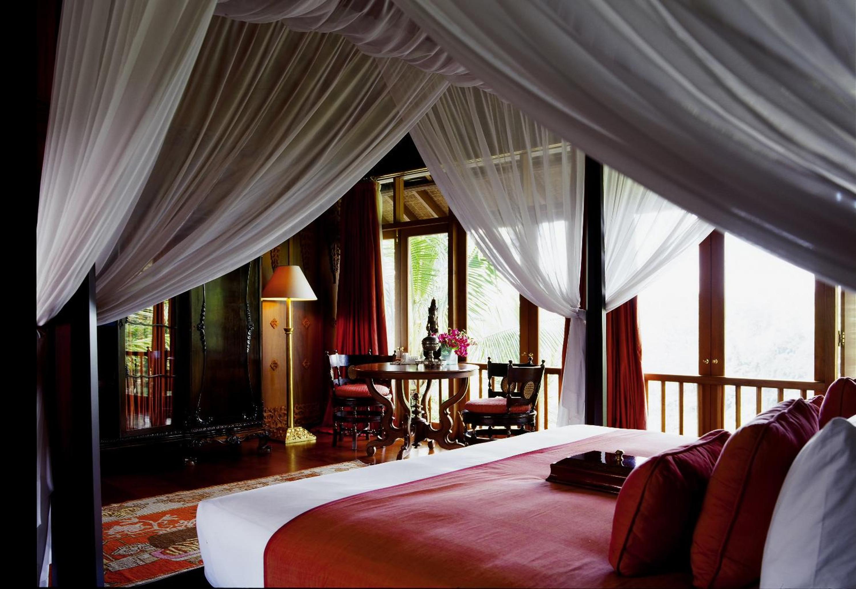 COMO Suite with Free Benefit