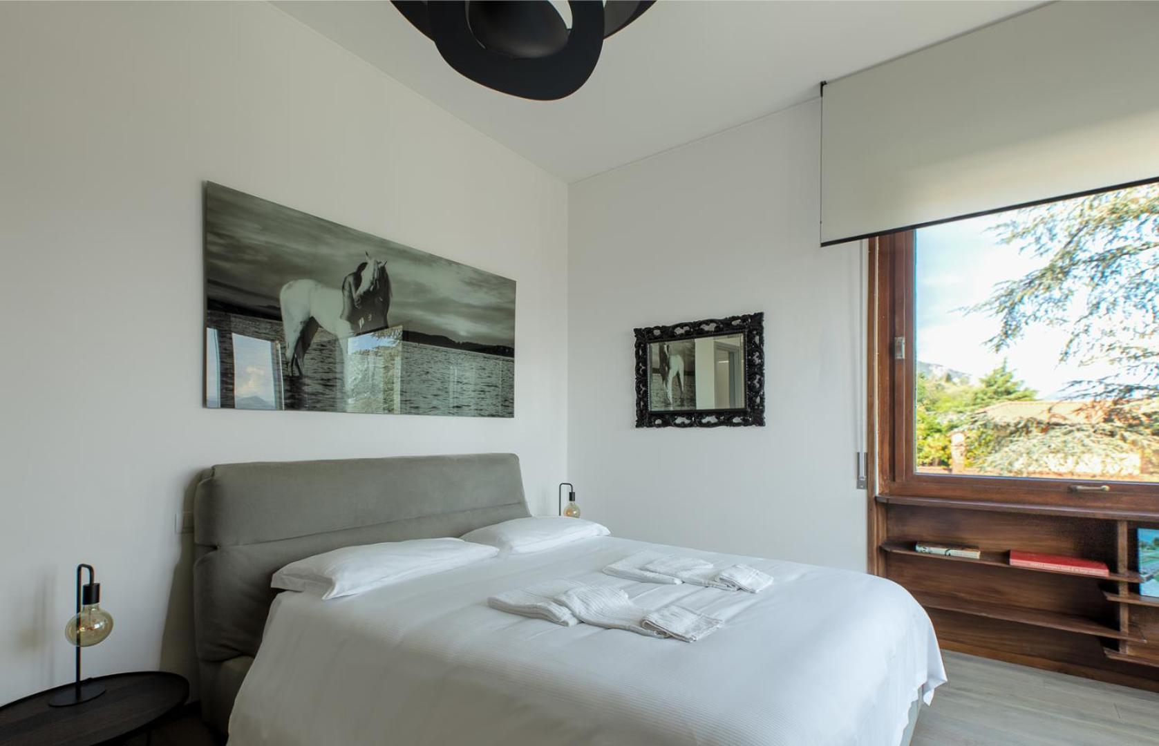 King Room with Lake View - Photo 2