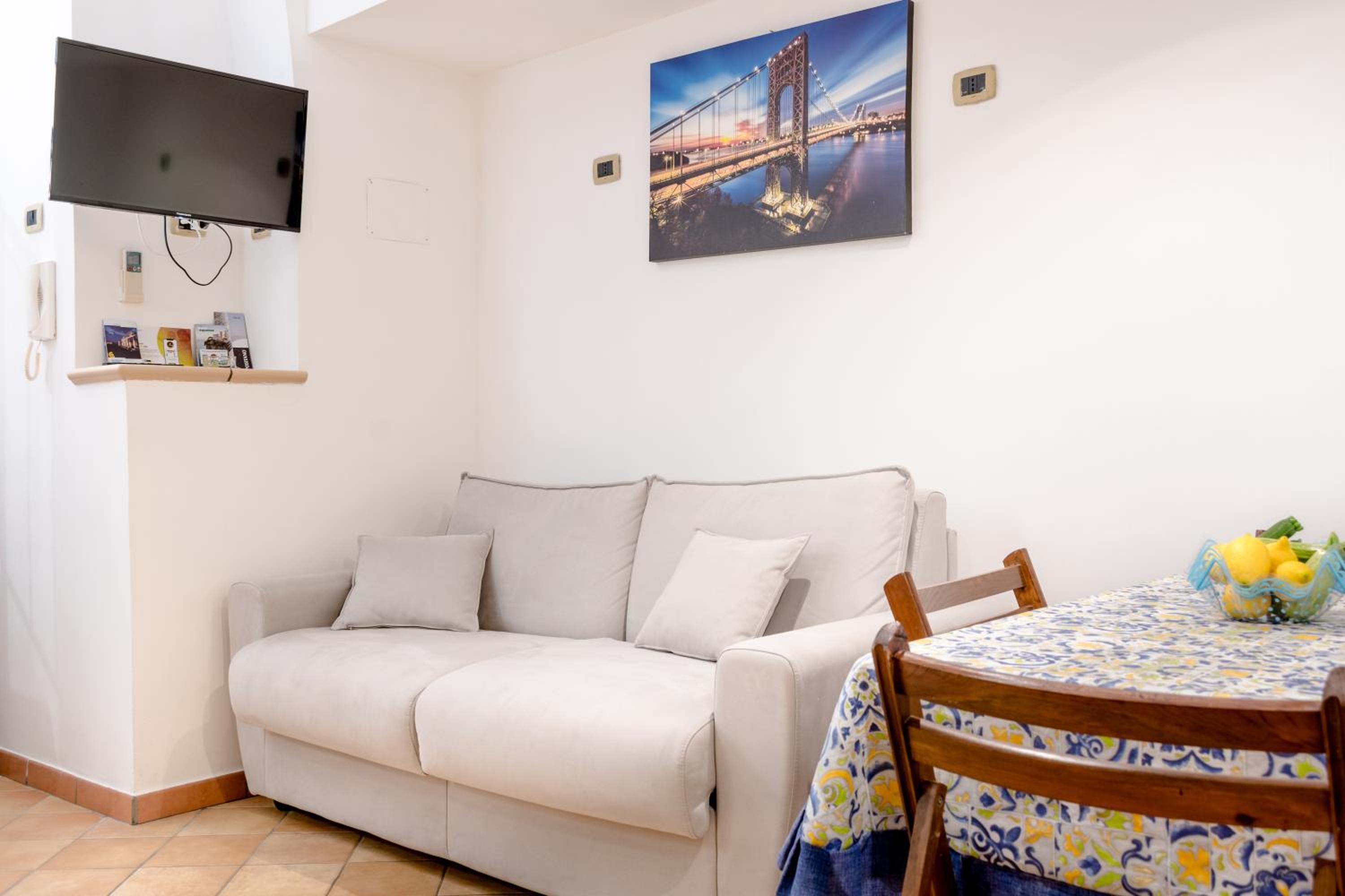 Comfort One-Bedroom Apartment - Photo 3