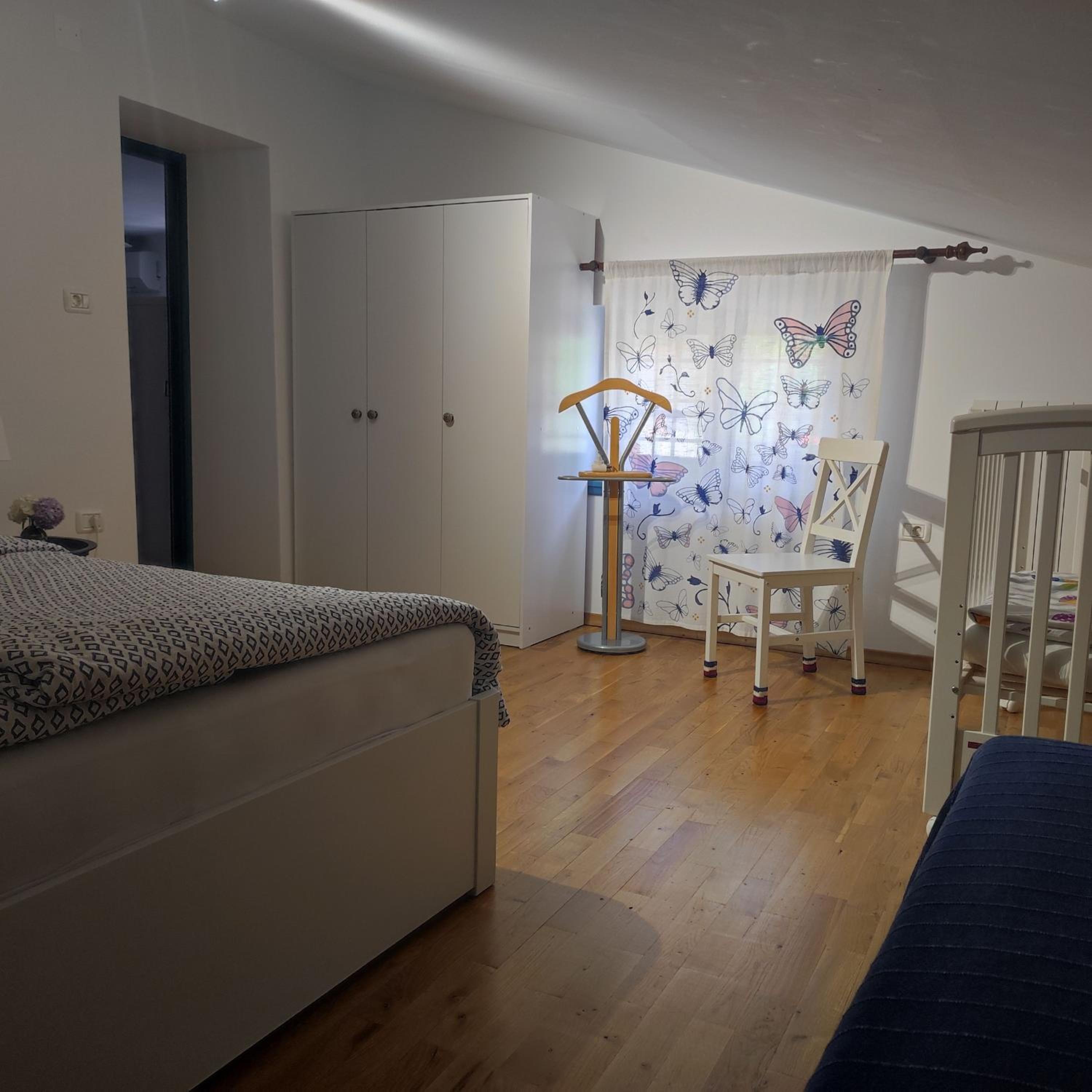 Apartment with Terrace - Photo 7