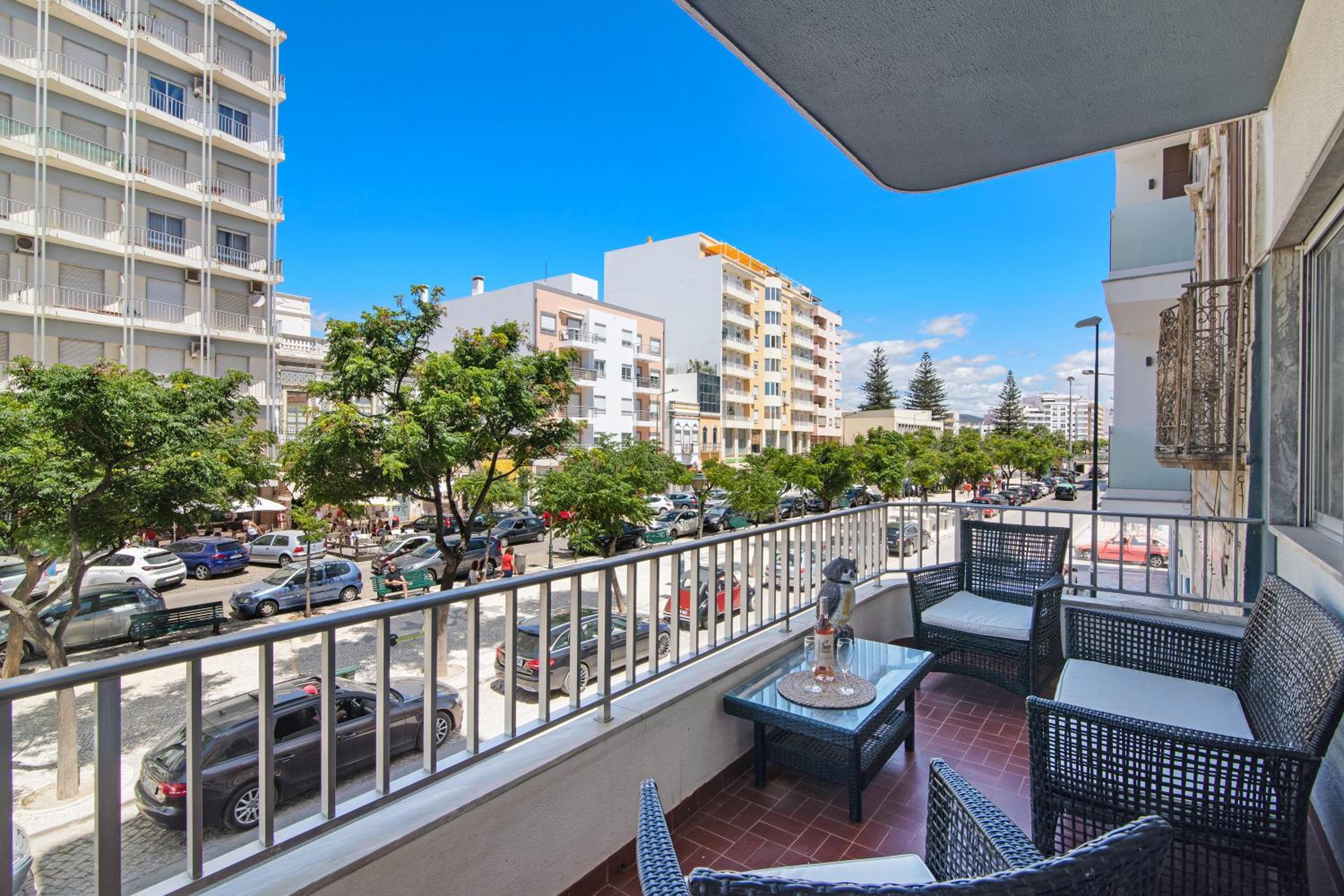 Three-Bedroom Premium Apartment with Balcony photo 2