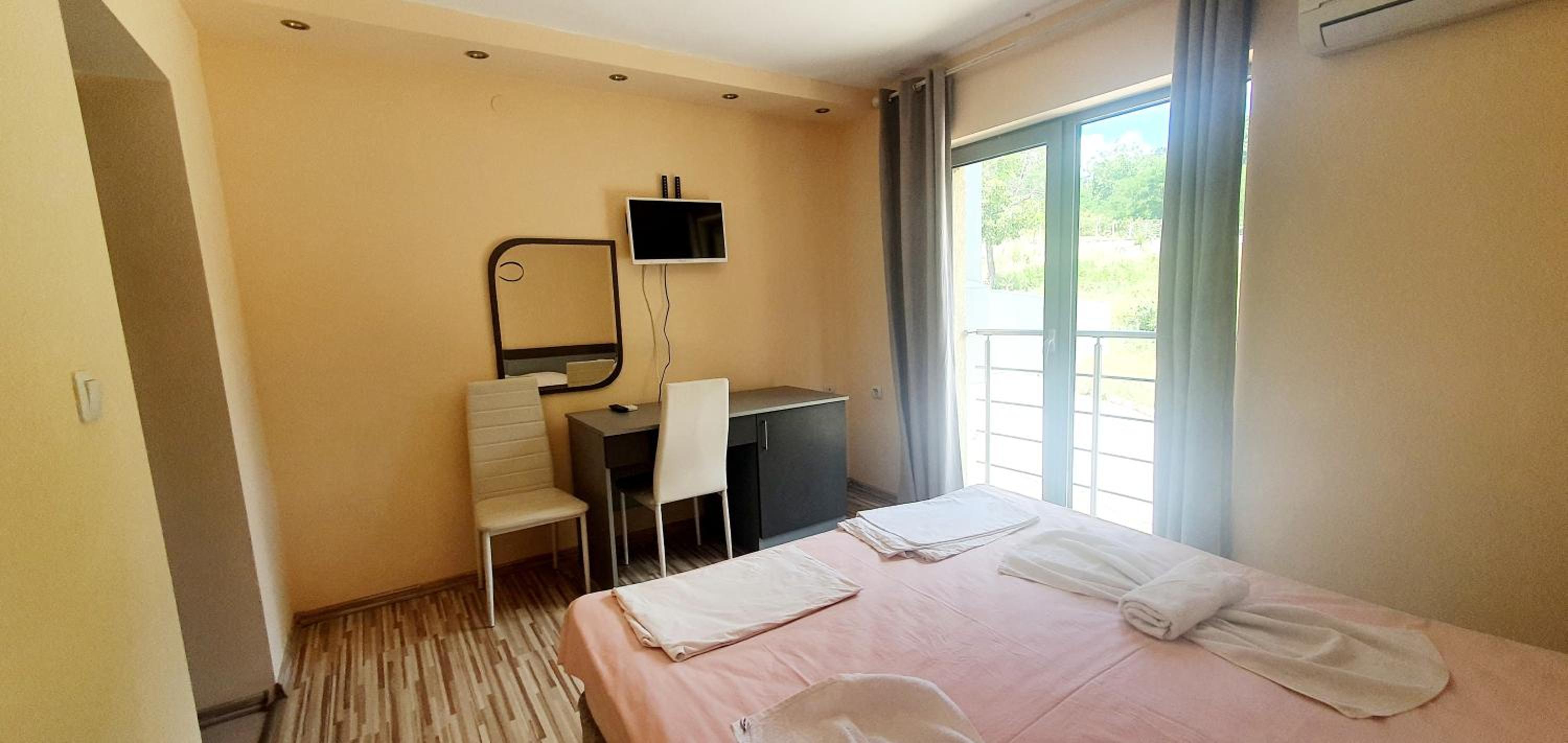 Double Room - Photo 7