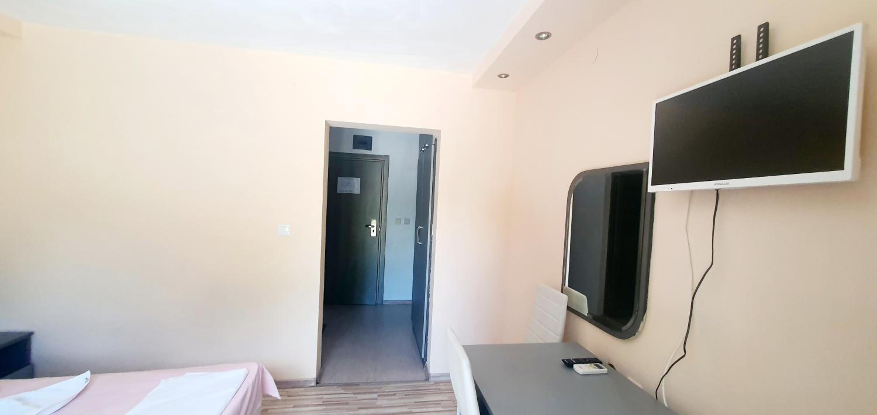 Double Room - Photo 13