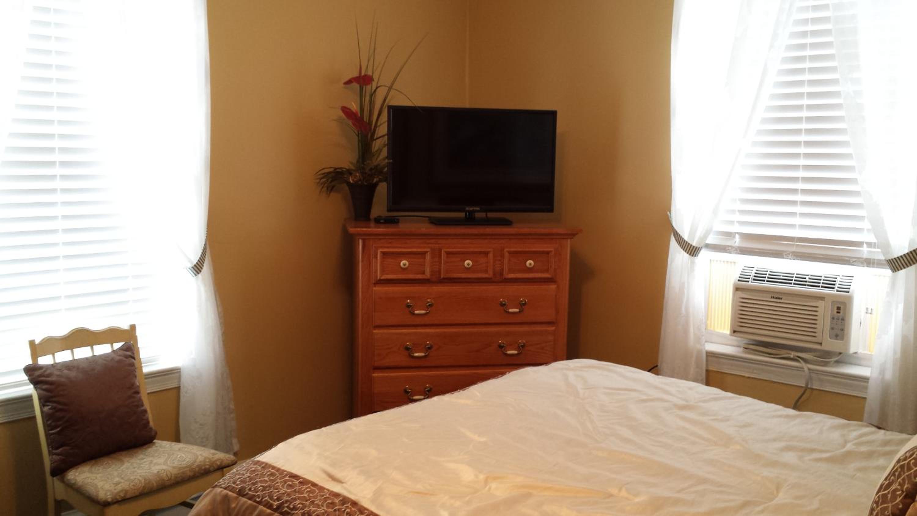Deluxe Queen Room