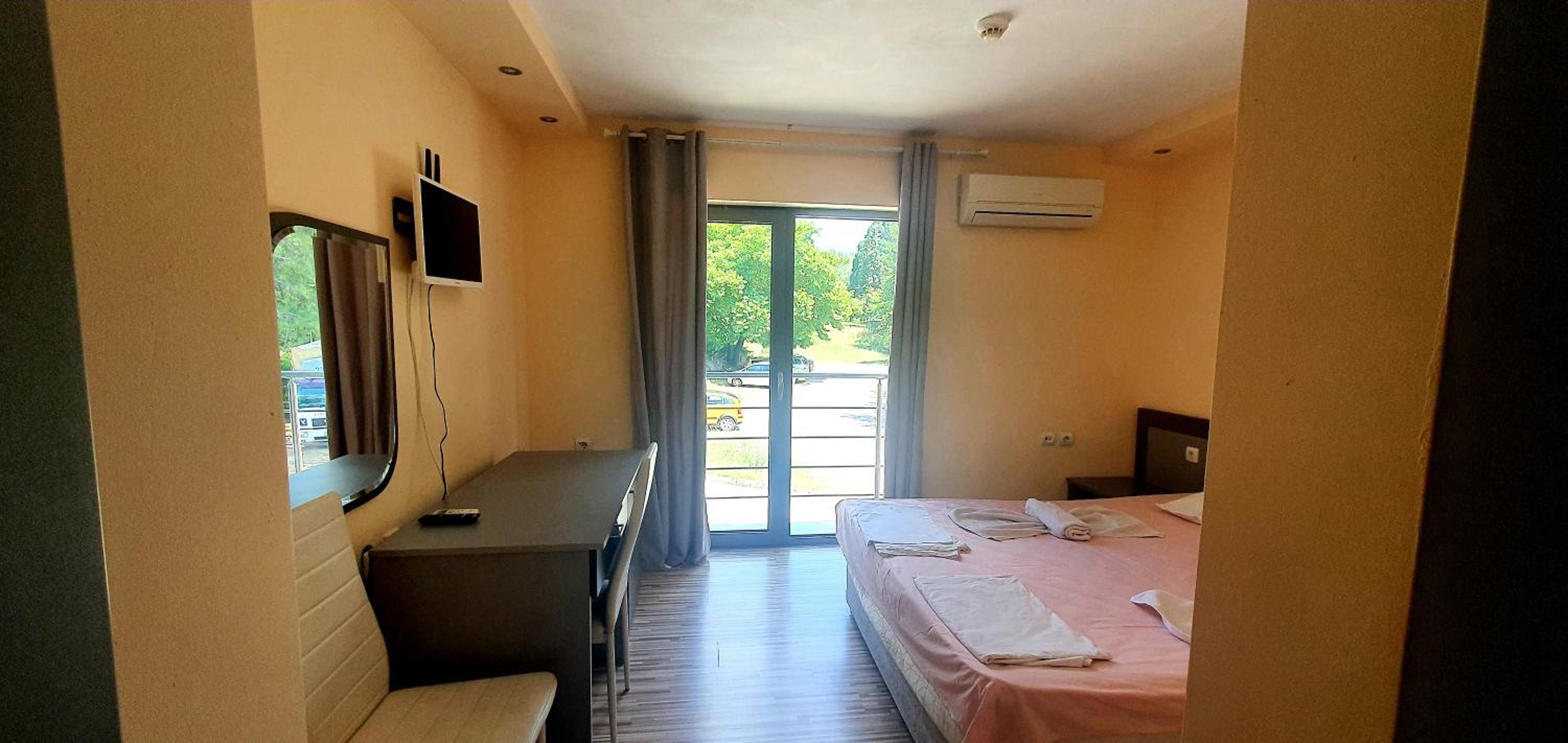 Double Room - Photo 3