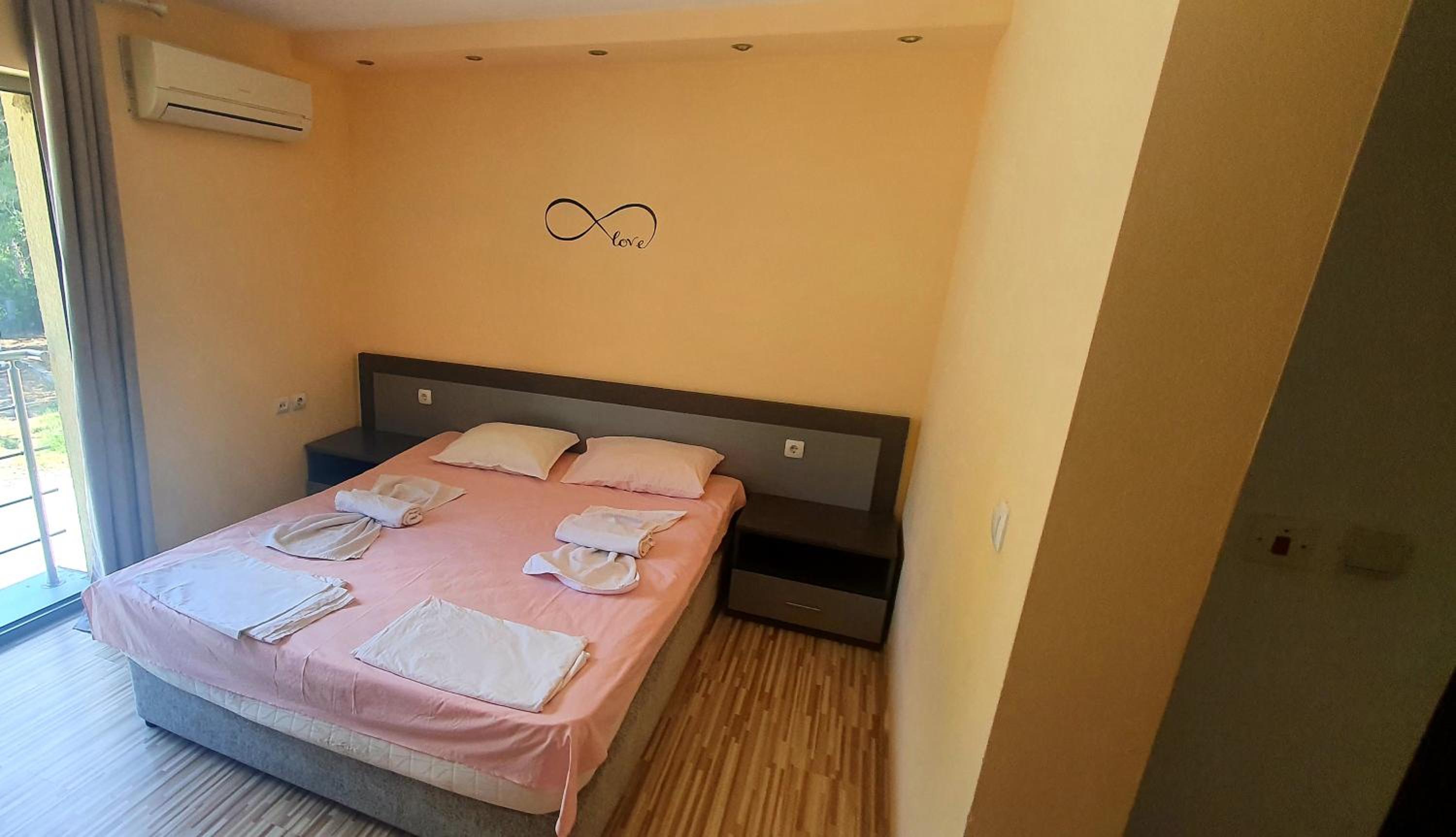 Double Room - Photo 2