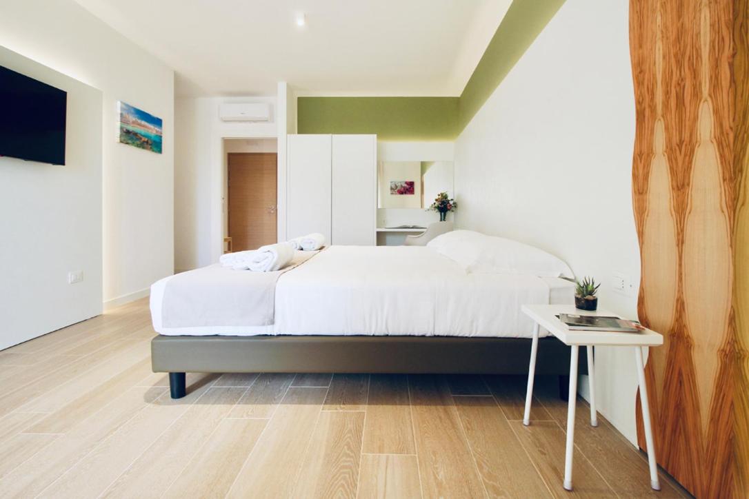 King Room with Balcony photo 1