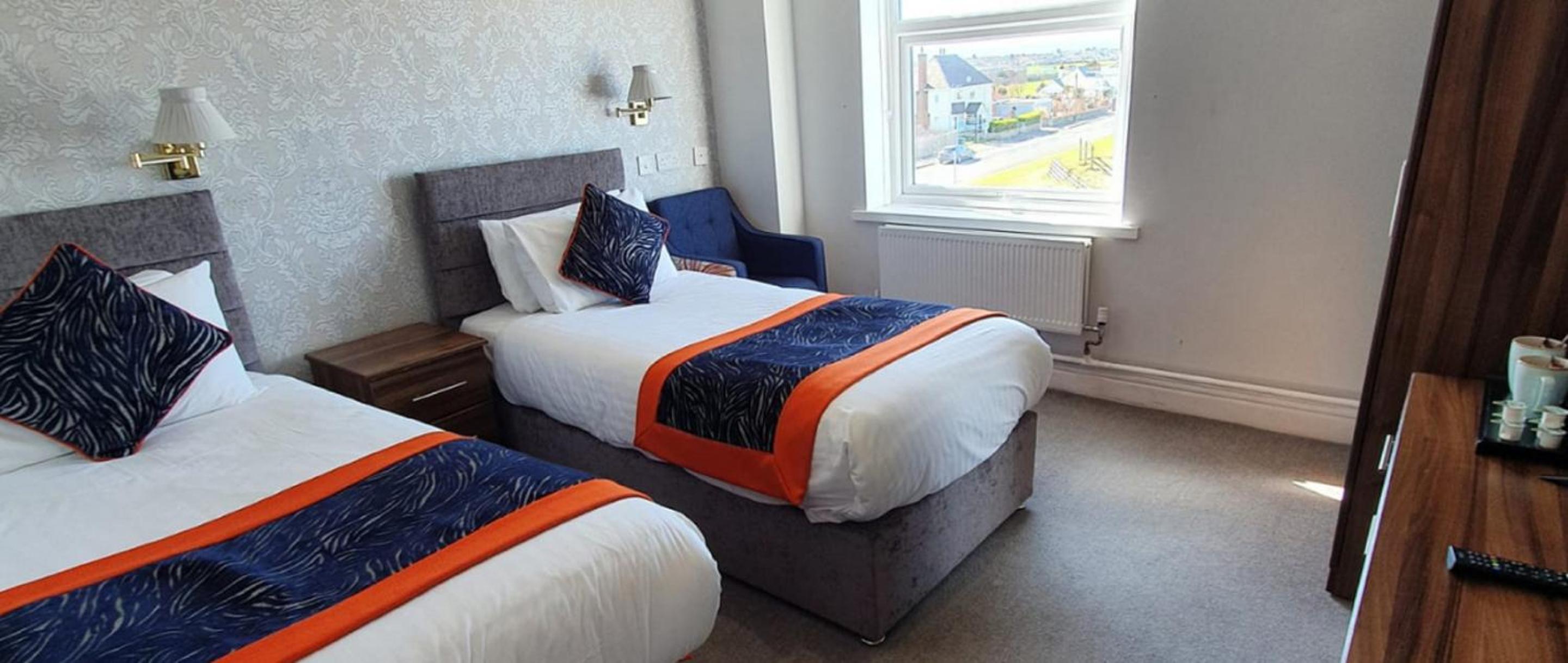 Twin Room with Coastal View - Photo 3