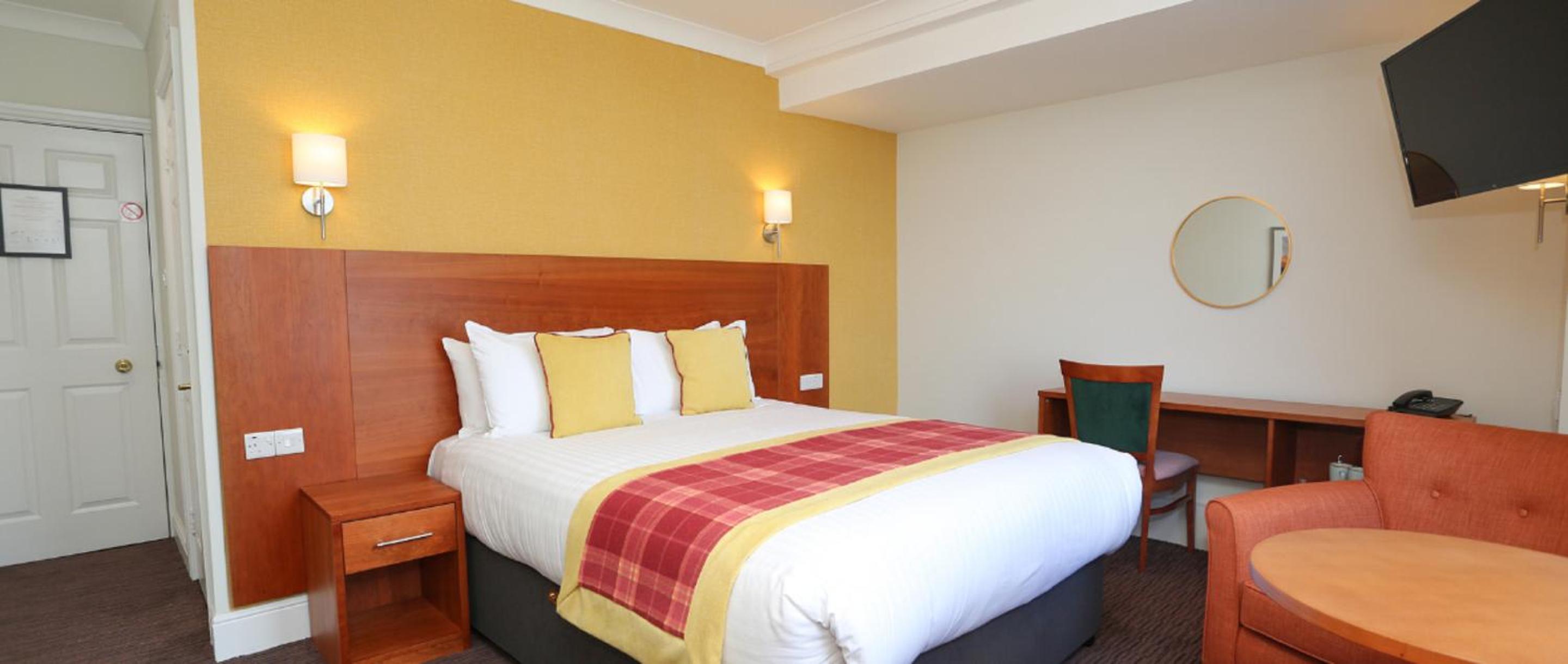 Double Room with Coastal View - Photo 4