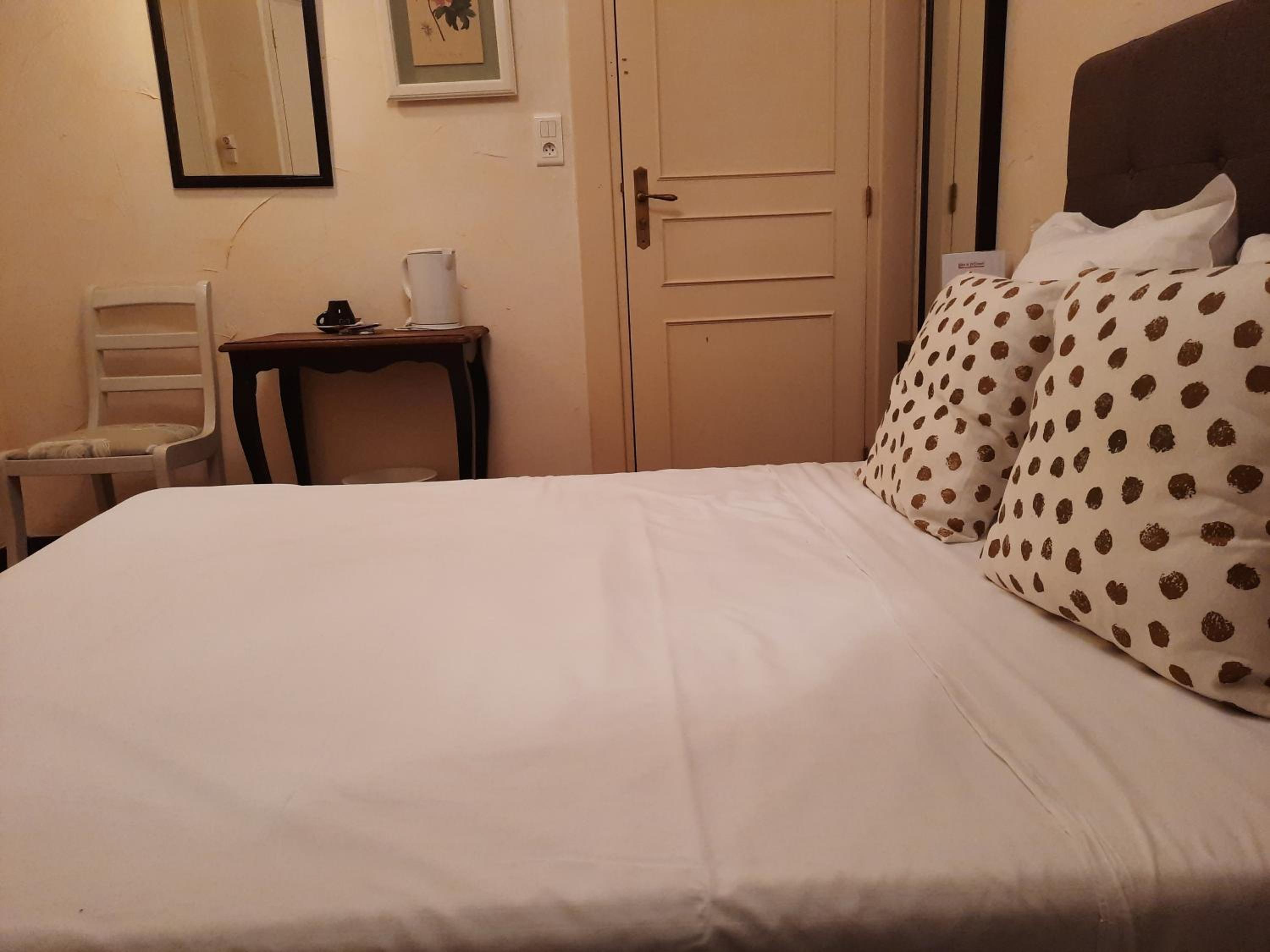 Small Single Room photo 3