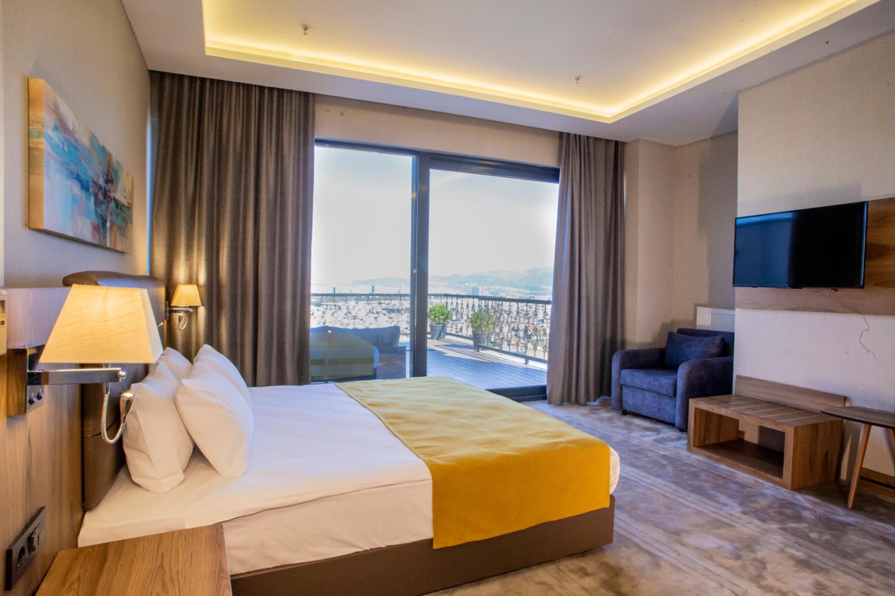 Suite with Terrace - Photo 3