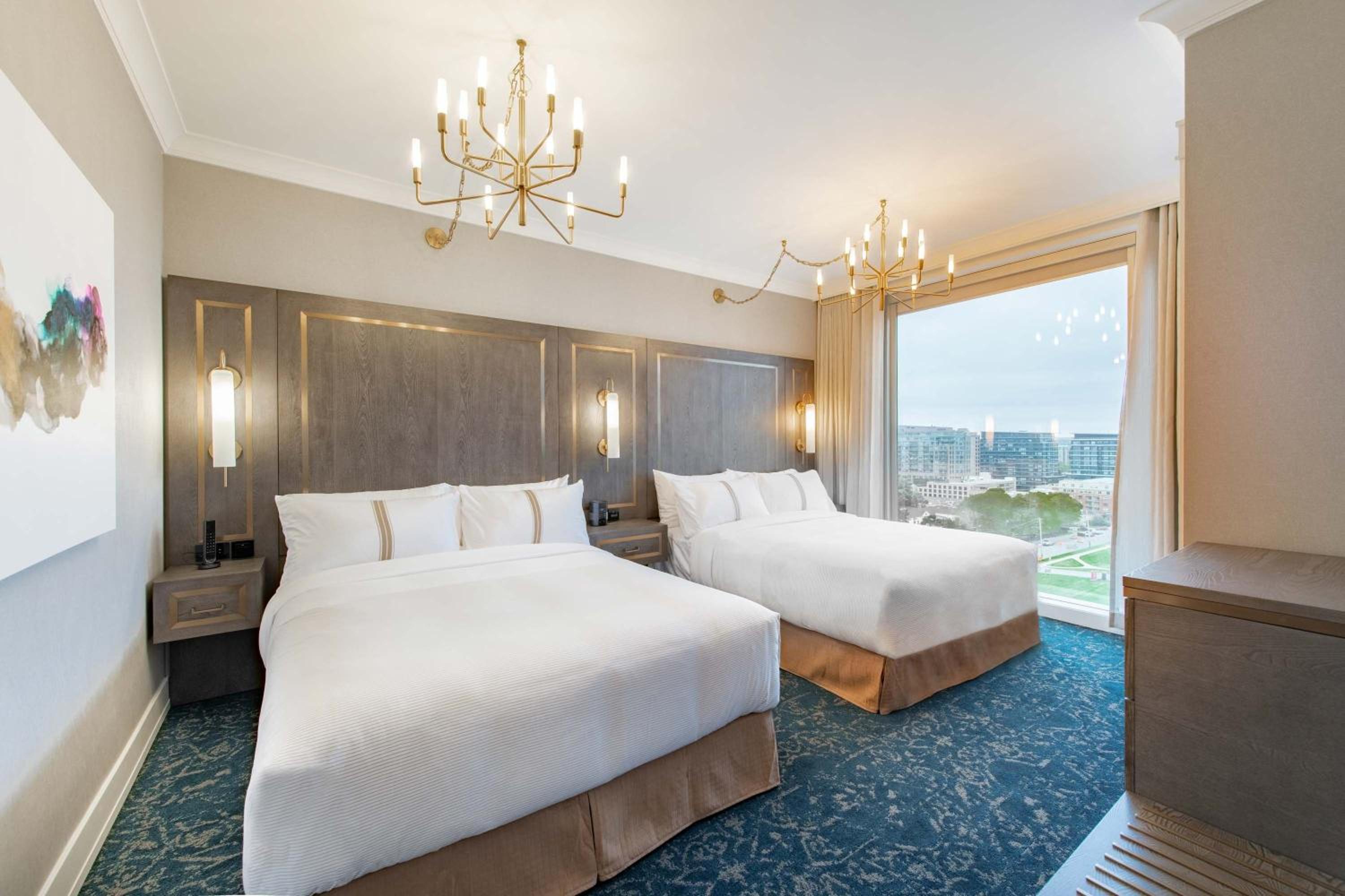 Grand Suite, 2 Queen Beds, Soaker Tub - Photo 1