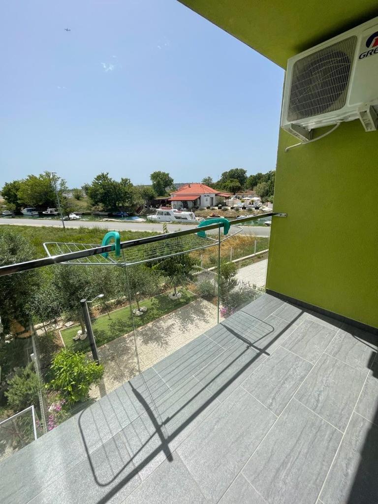 Apartment with Balcony photo 2