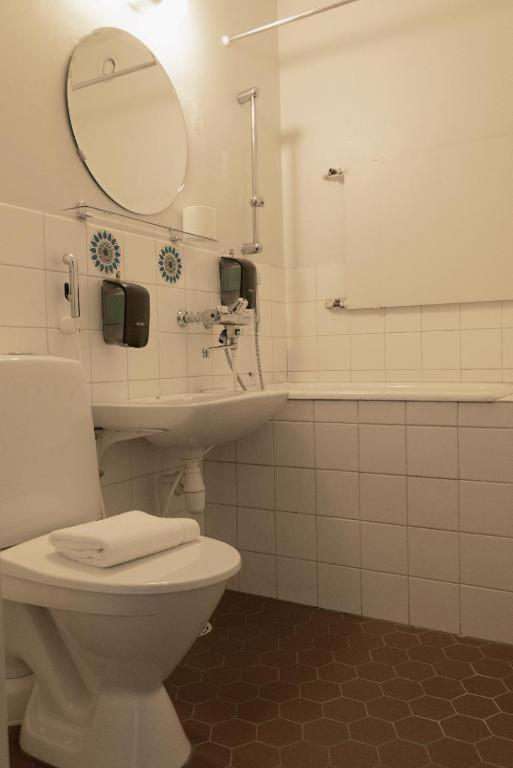Apartment with Shower photo 3